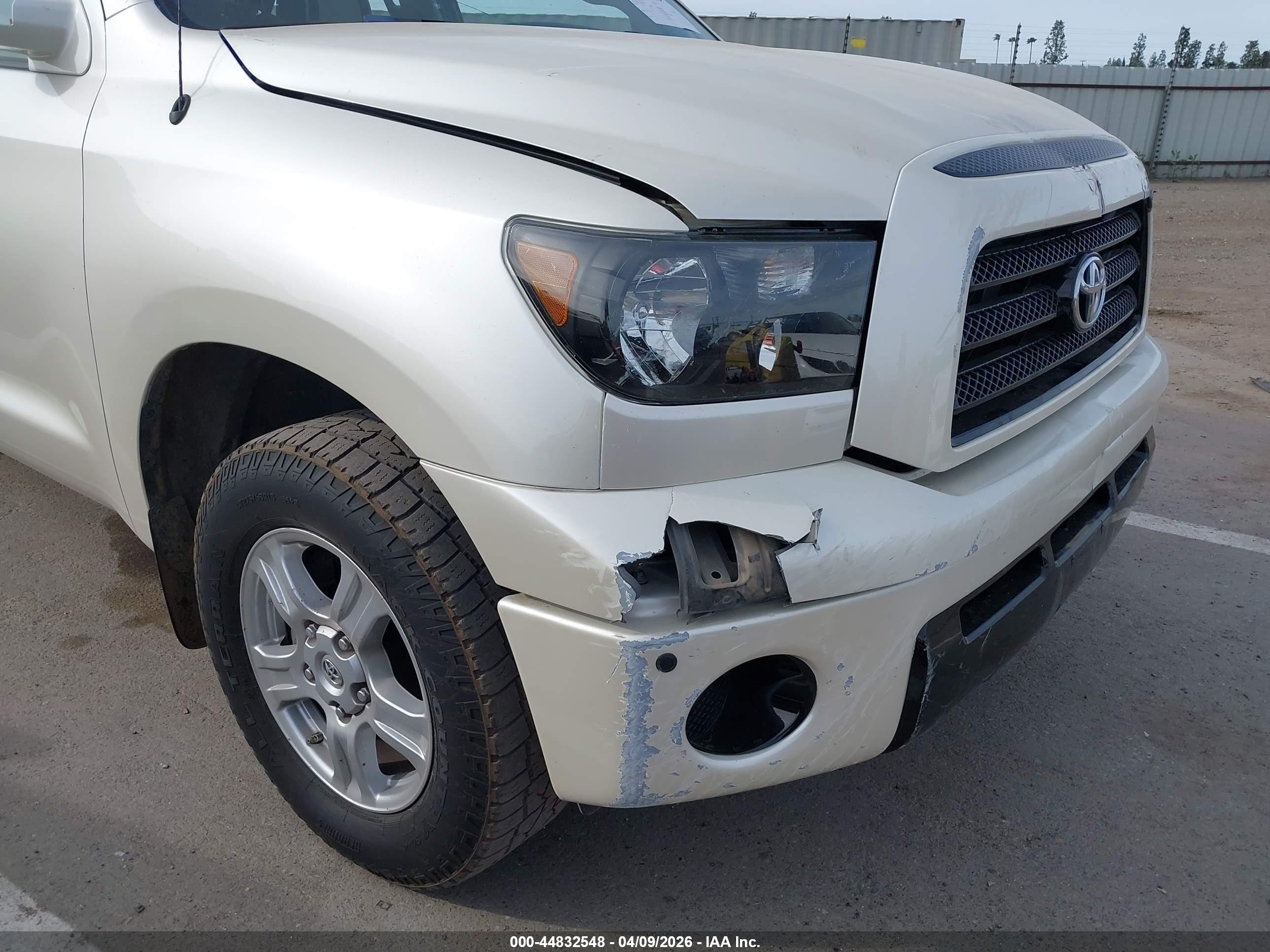 2007 Toyota Tundra Sr5 5.7l V8 White vin: 5TFEV54187X028749