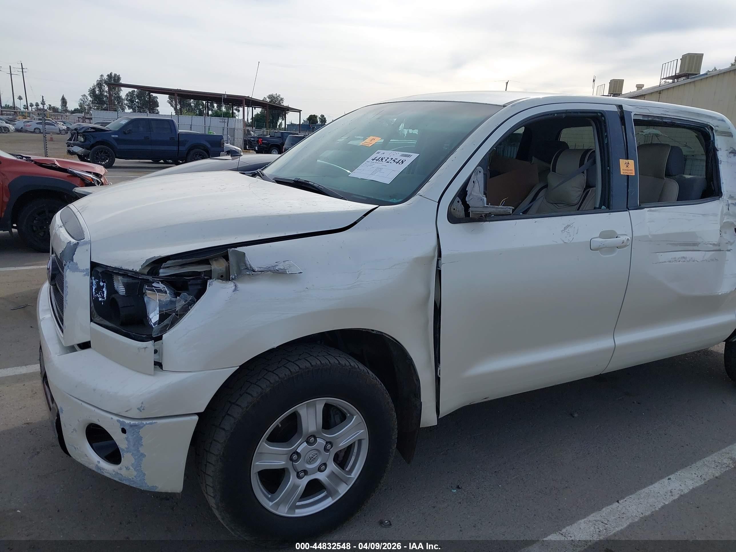 2007 Toyota Tundra Sr5 5.7l V8 White vin: 5TFEV54187X028749