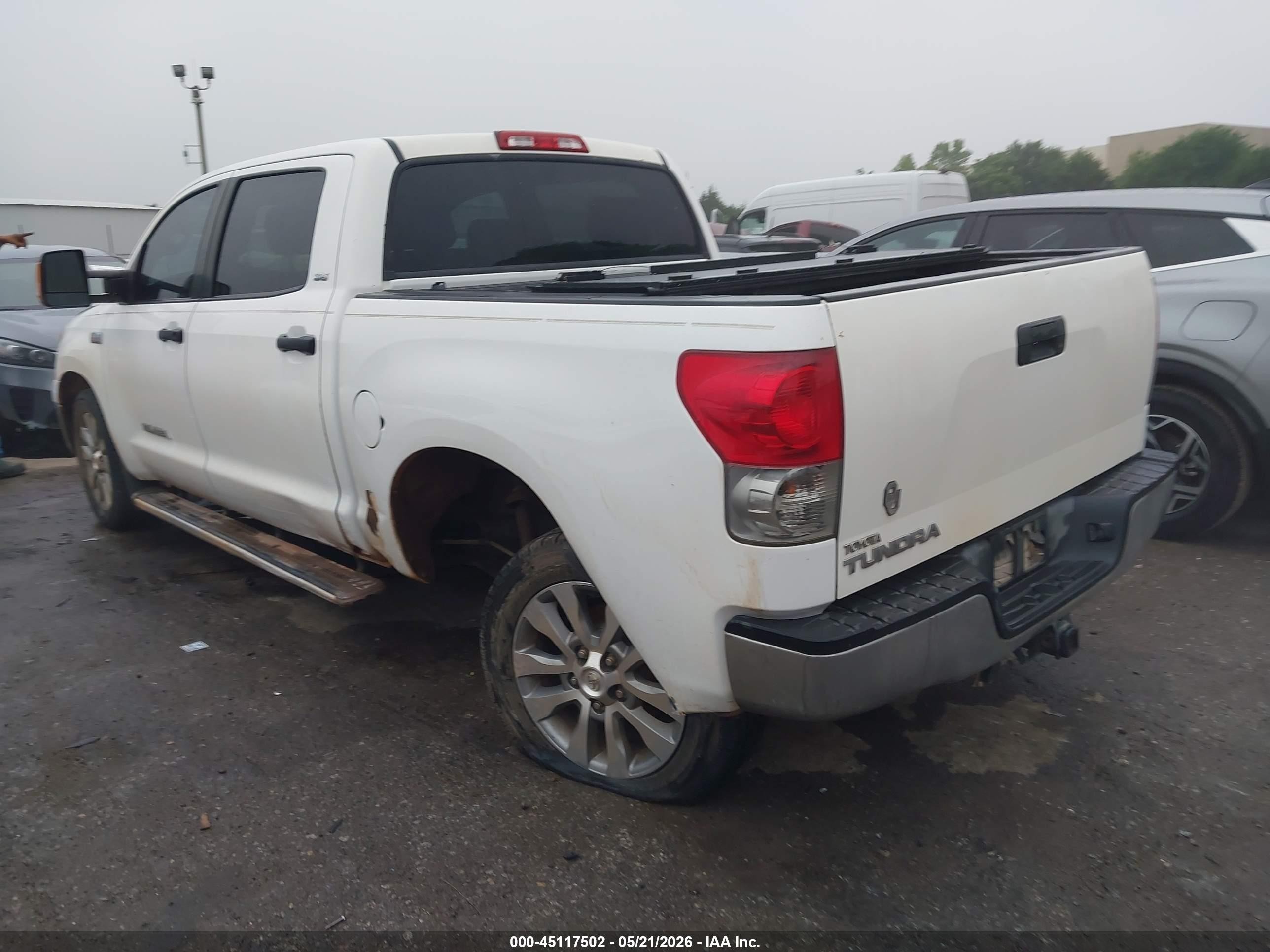2008 Toyota Tundra Sr5 5.7l V8 White vin: 5TFEV541X8X050236