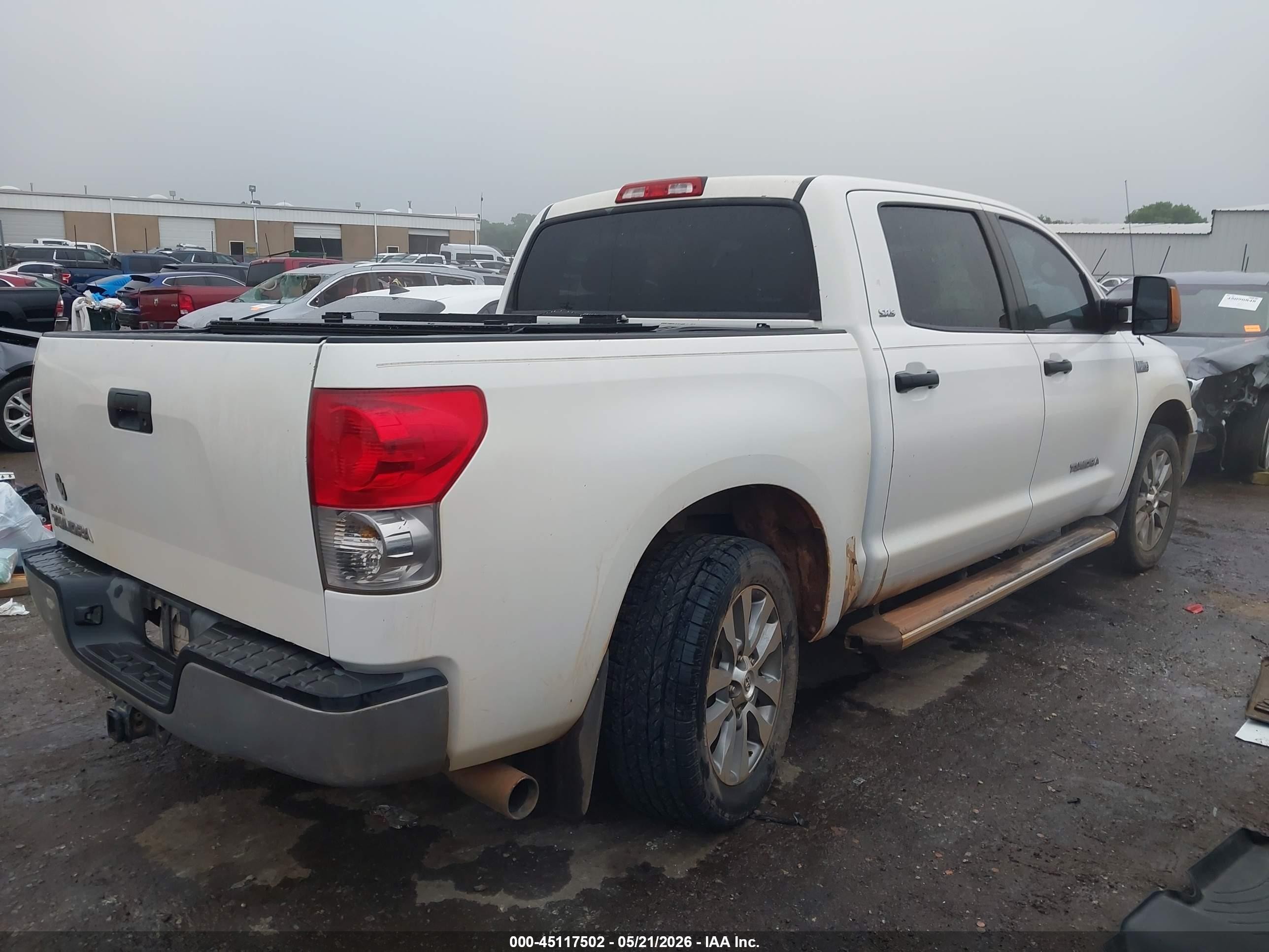 2008 Toyota Tundra Sr5 5.7l V8 White vin: 5TFEV541X8X050236