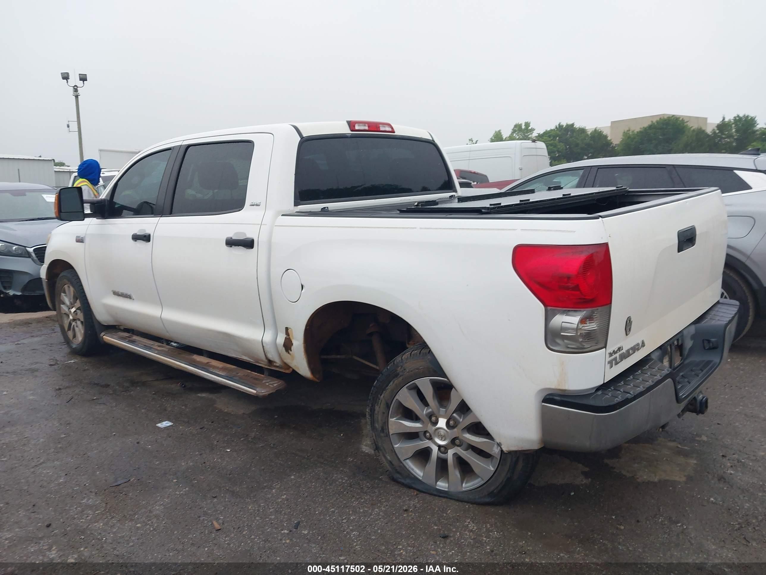 2008 Toyota Tundra Sr5 5.7l V8 White vin: 5TFEV541X8X050236