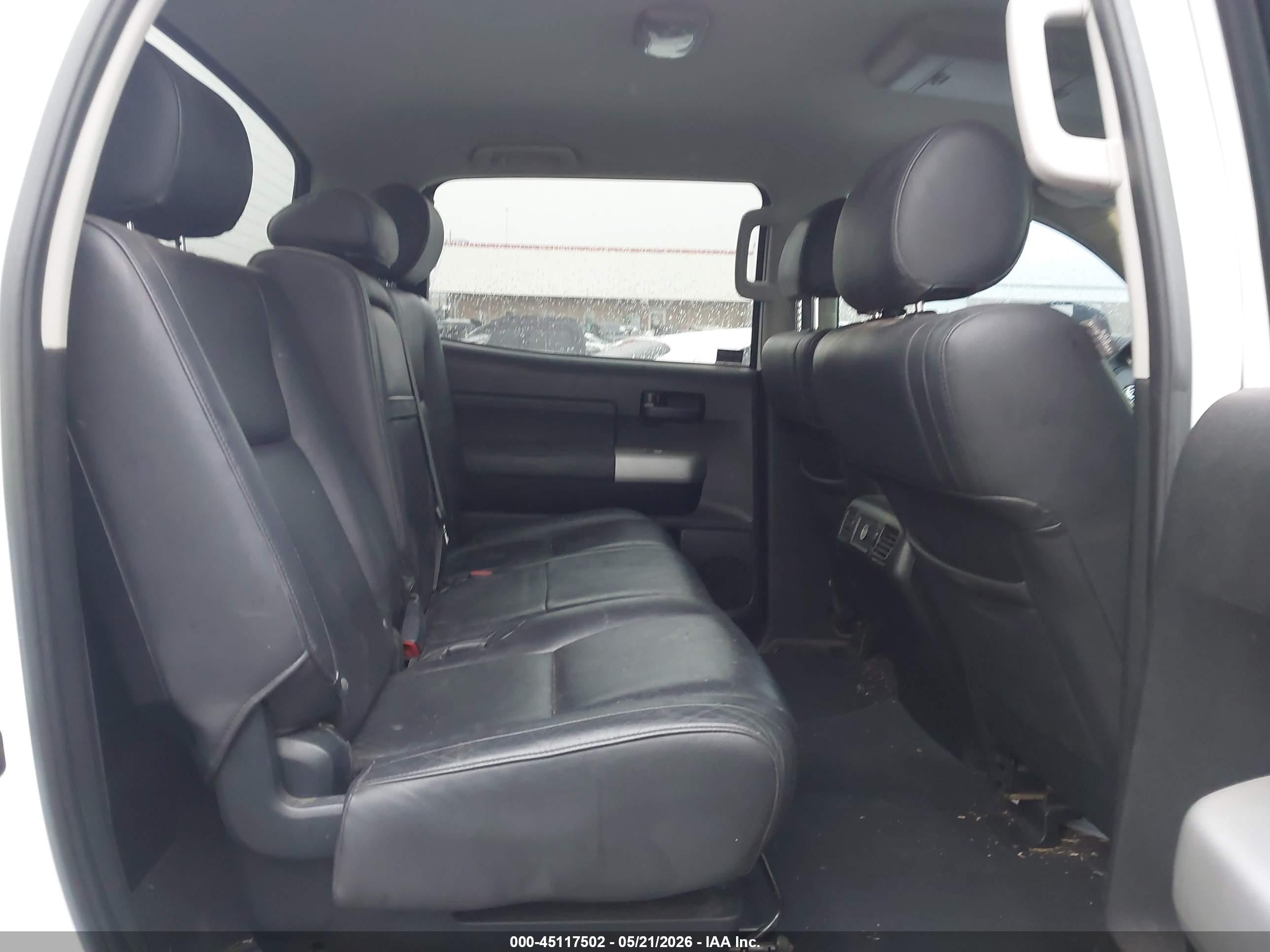 2008 Toyota Tundra Sr5 5.7l V8 White vin: 5TFEV541X8X050236