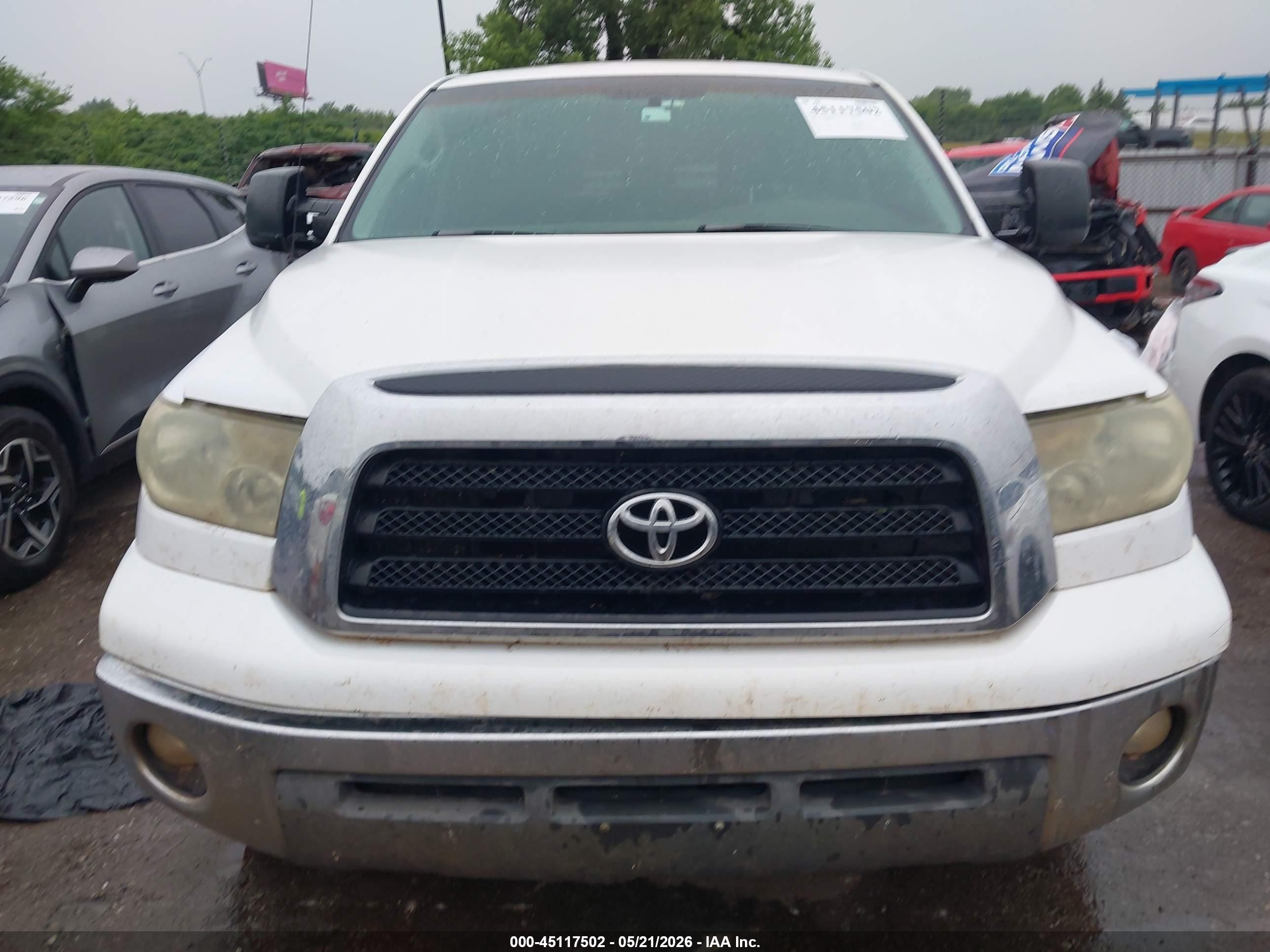 2008 Toyota Tundra Sr5 5.7l V8 White vin: 5TFEV541X8X050236