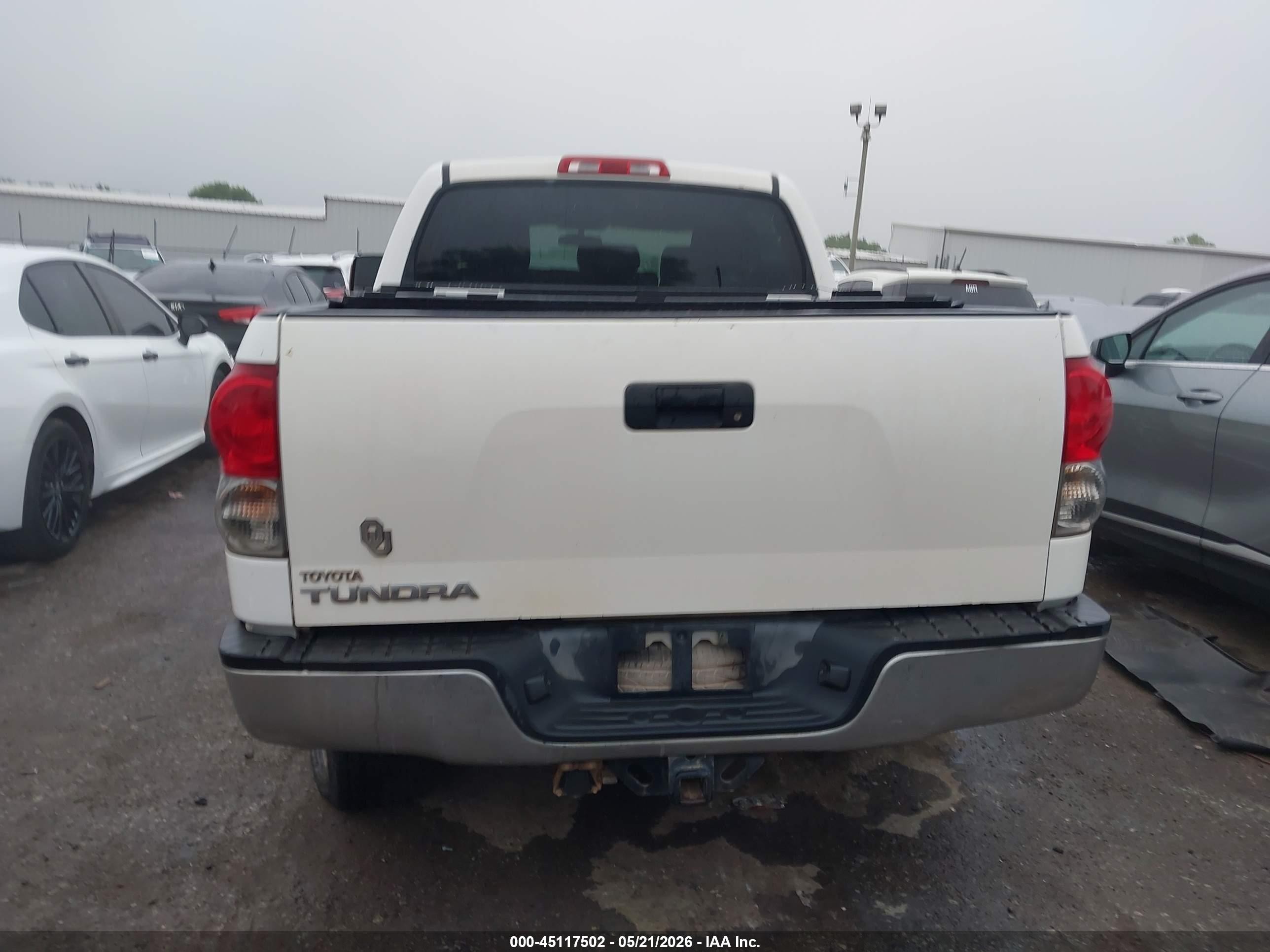 2008 Toyota Tundra Sr5 5.7l V8 White vin: 5TFEV541X8X050236