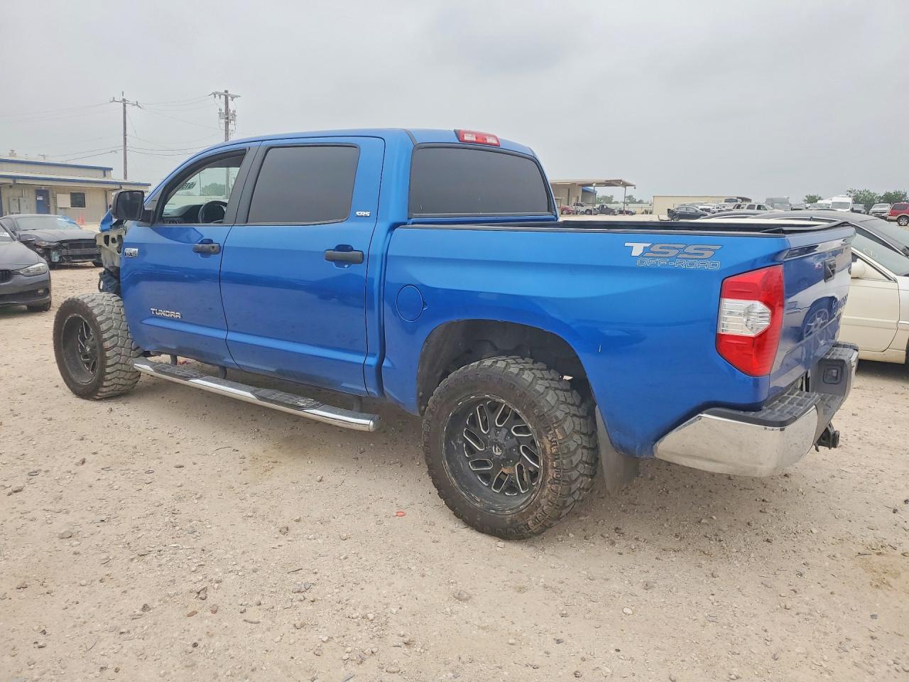 2017 Toyota Tundra Crewmax Sr5 Blue vin: 5TFEW5F14HX214865