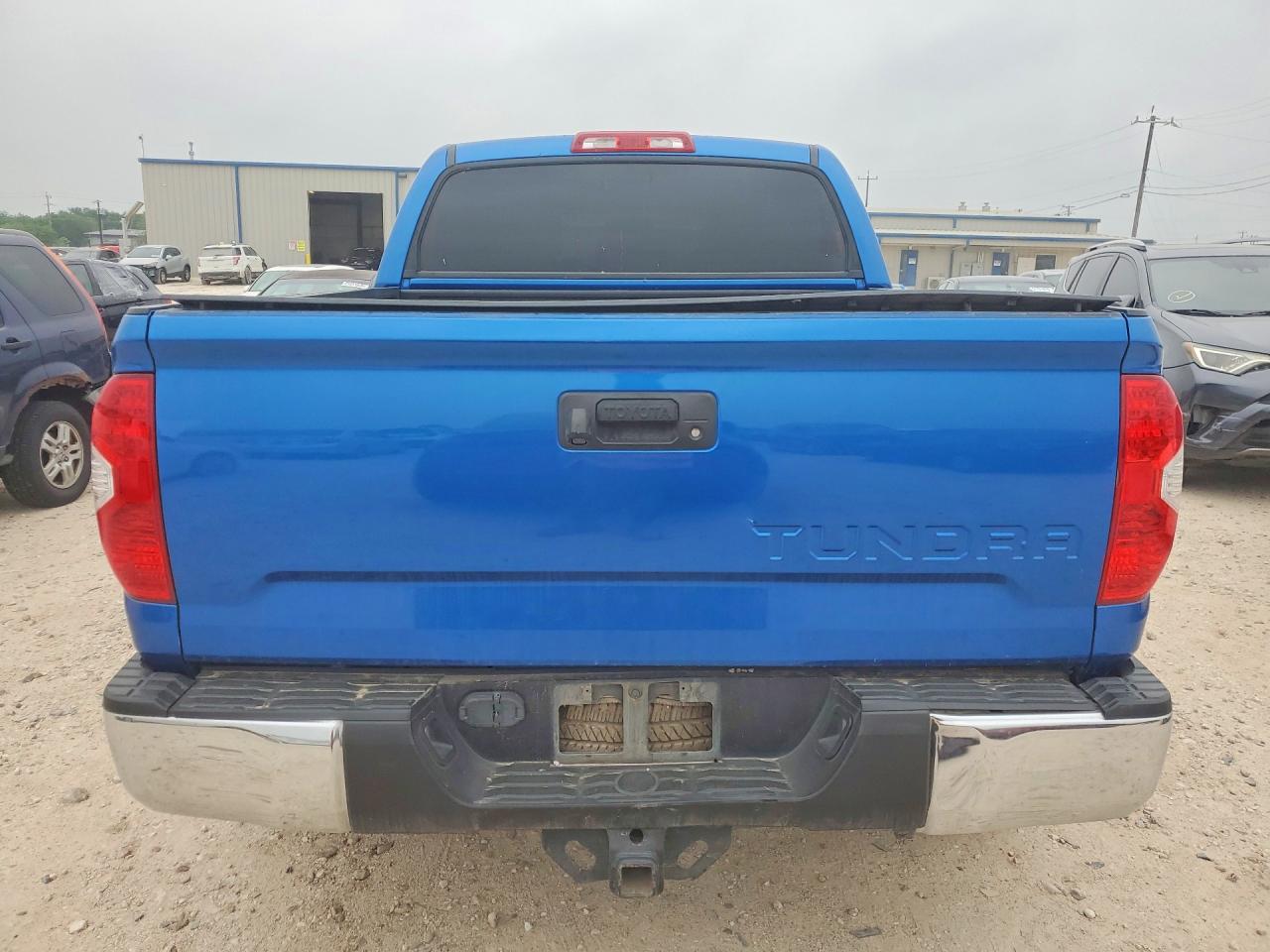 2017 Toyota Tundra Crewmax Sr5 Blue vin: 5TFEW5F14HX214865