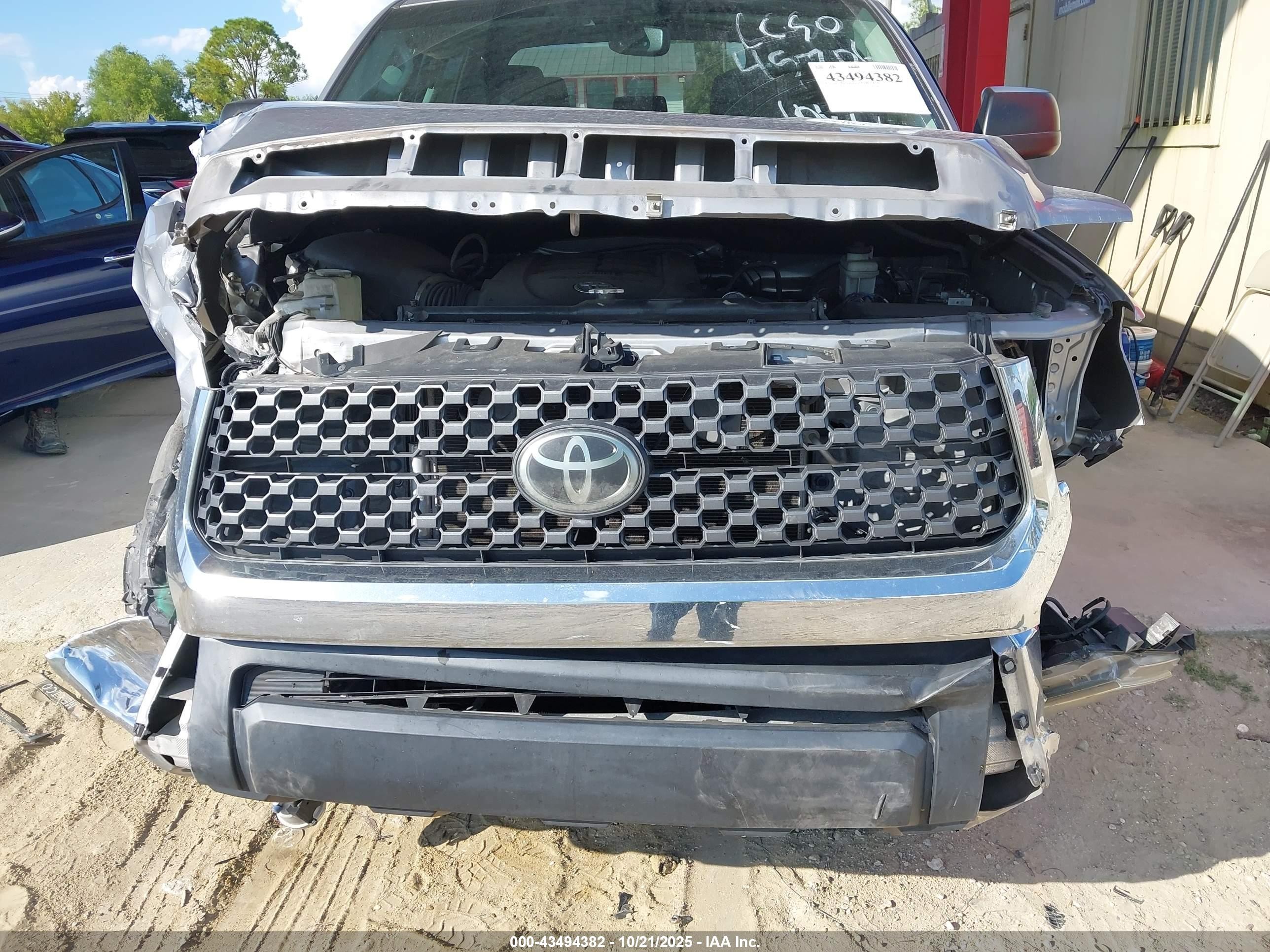 2020 Toyota Tundra Sr5 Silver vin: 5TFEY5F10LX259353