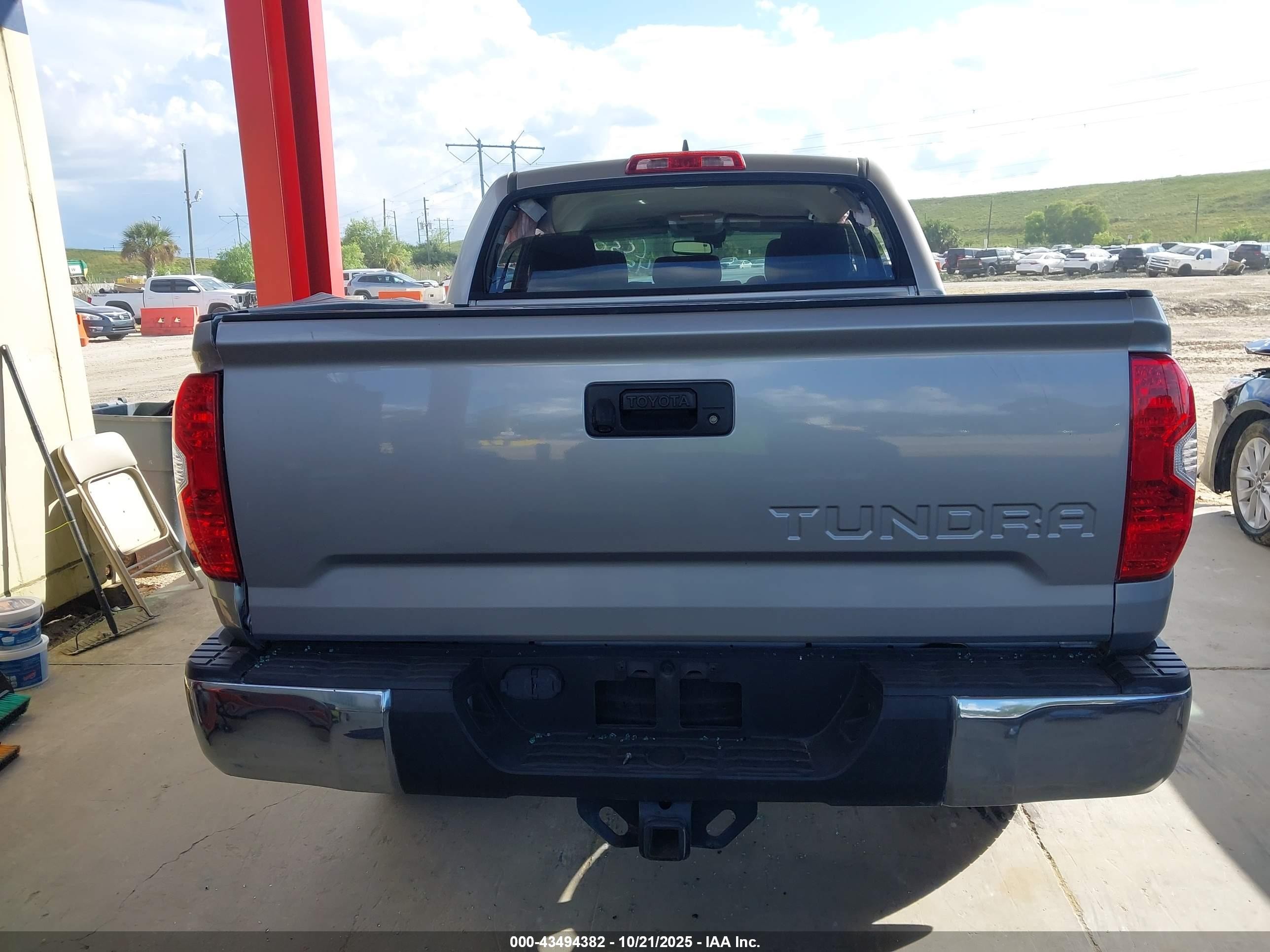 2020 Toyota Tundra Sr5 Silver vin: 5TFEY5F10LX259353