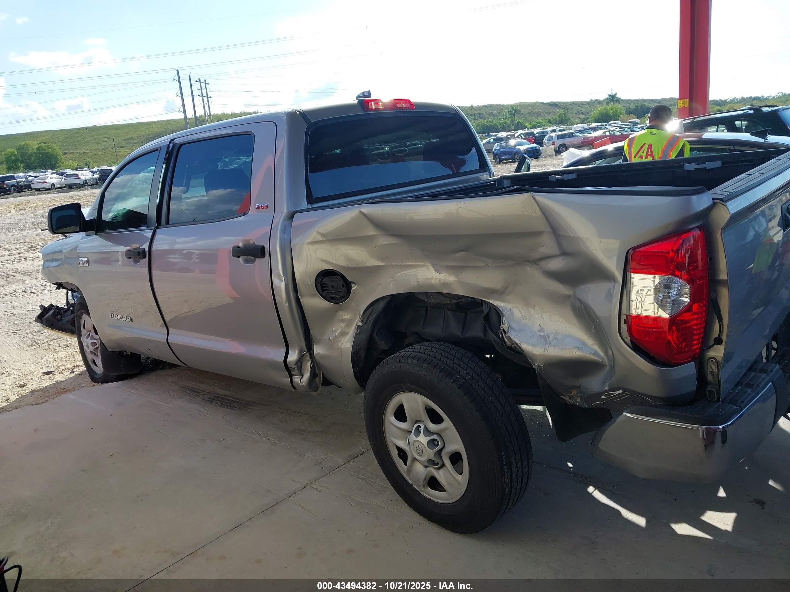 2020 Toyota Tundra Sr5 Silver vin: 5TFEY5F10LX259353
