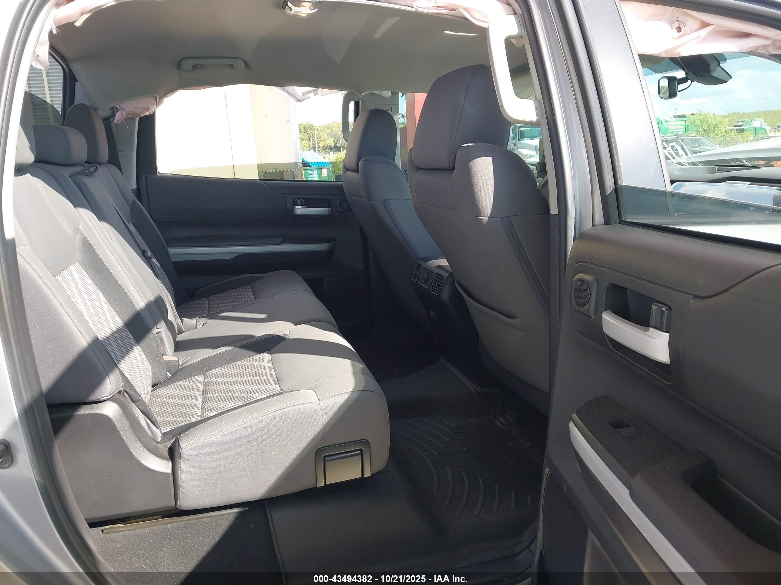 2020 Toyota Tundra Sr5 Silver vin: 5TFEY5F10LX259353