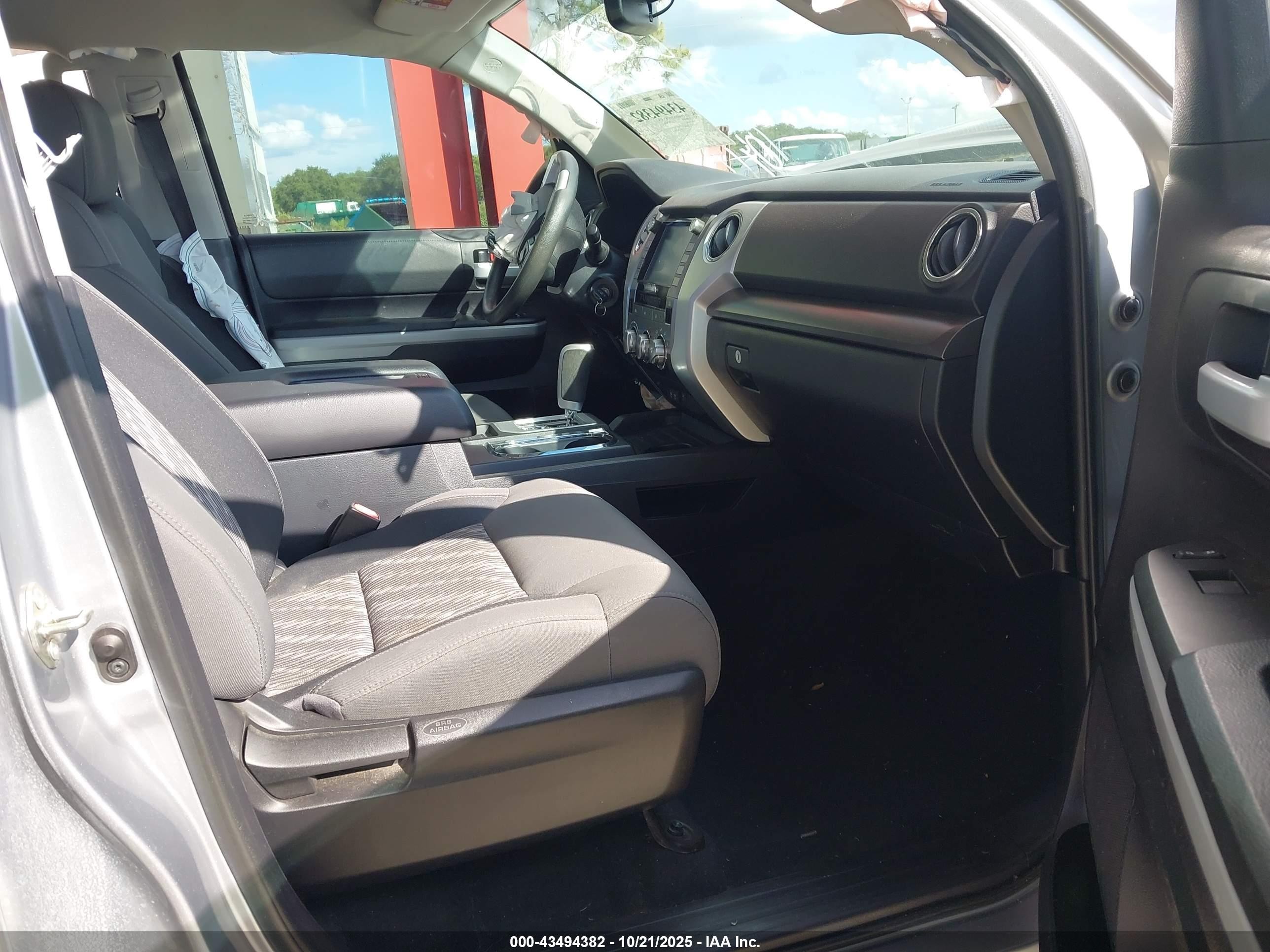 2020 Toyota Tundra Sr5 Silver vin: 5TFEY5F10LX259353