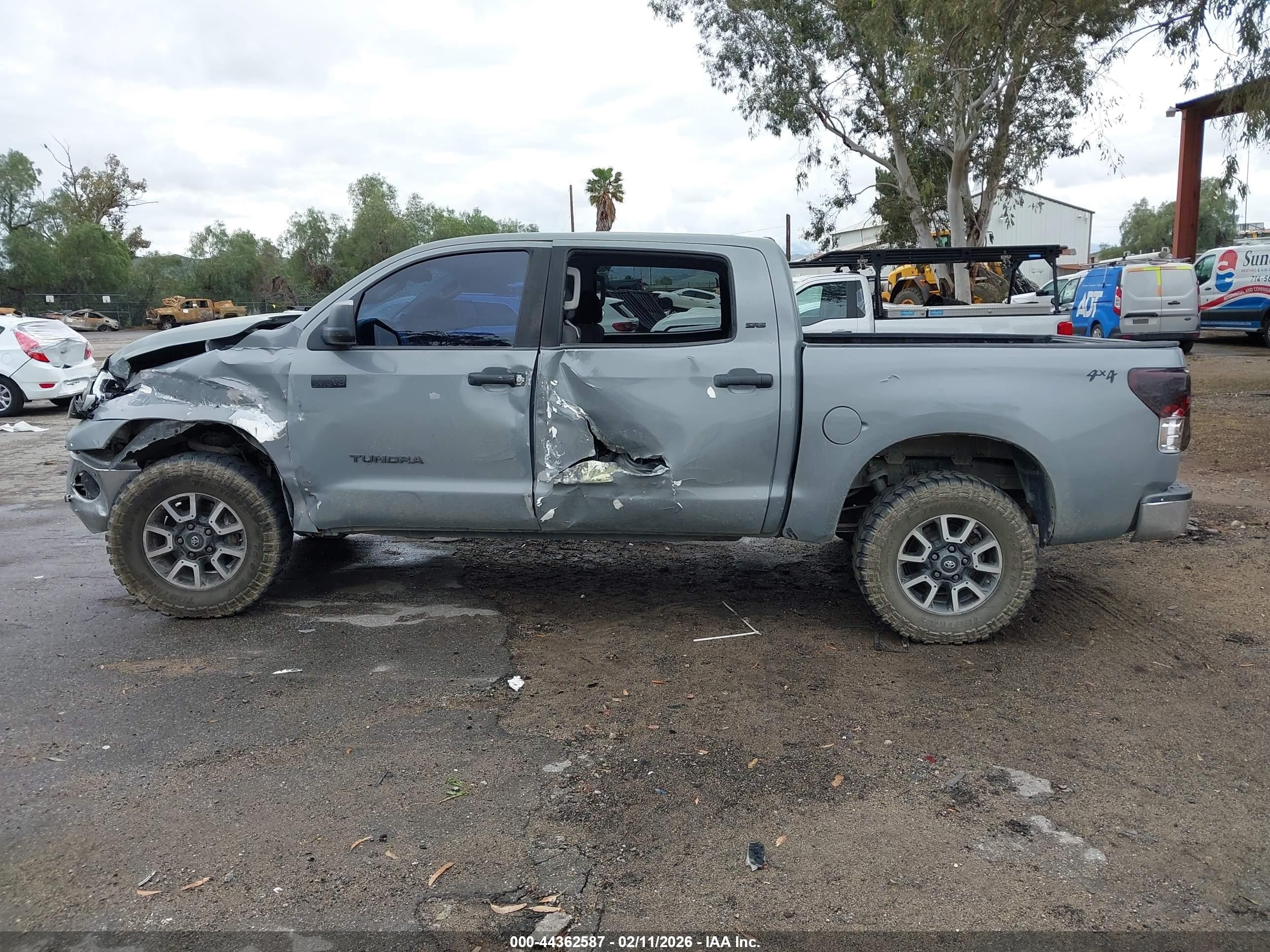 2011 Toyota Tundra Grade 5.7l V8 Gray vin: 5TFEY5F11BX109217