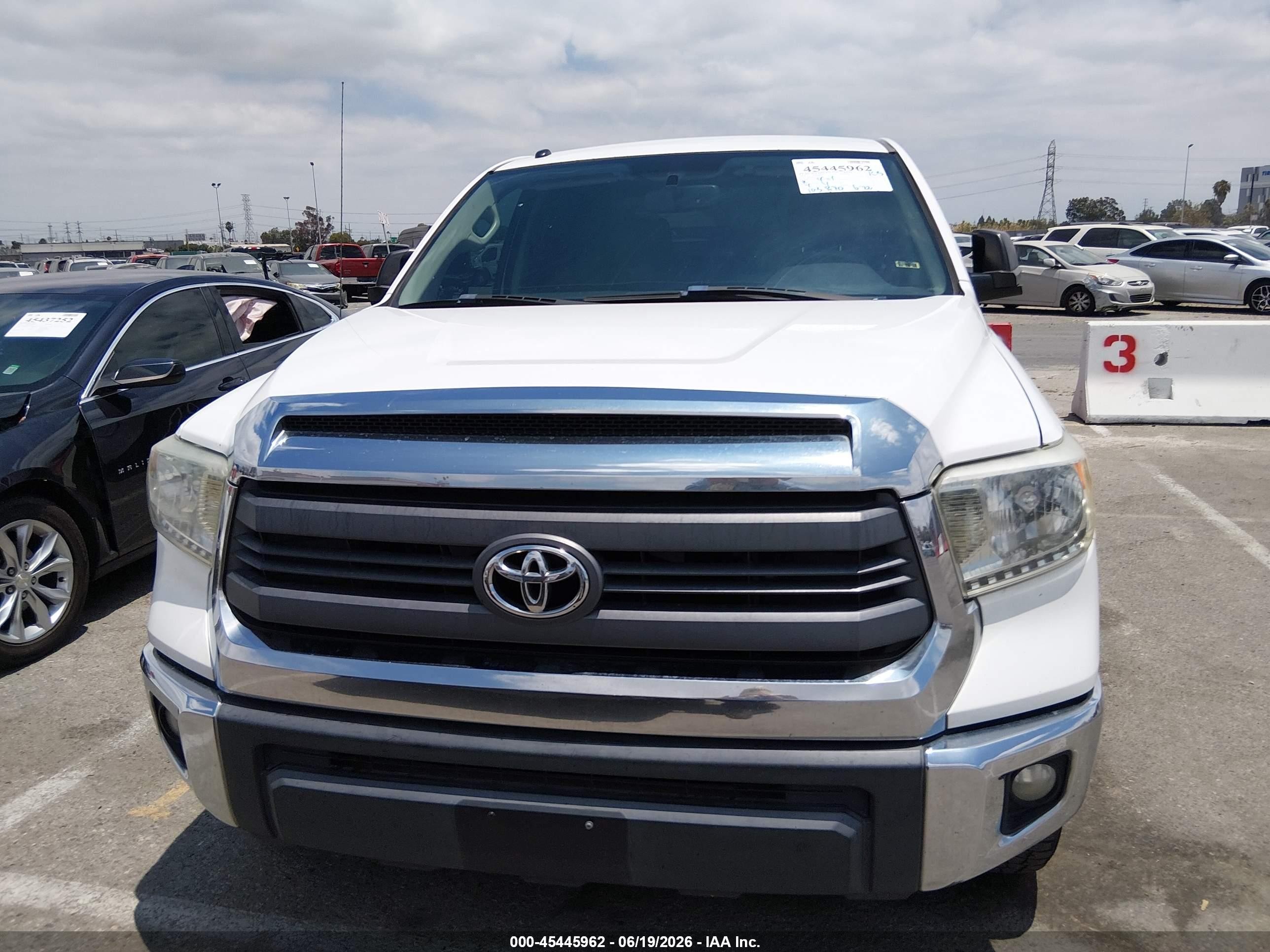 2014 Toyota Tundra Sr5 5.7l V8 White vin: 5TFEY5F11EX150984