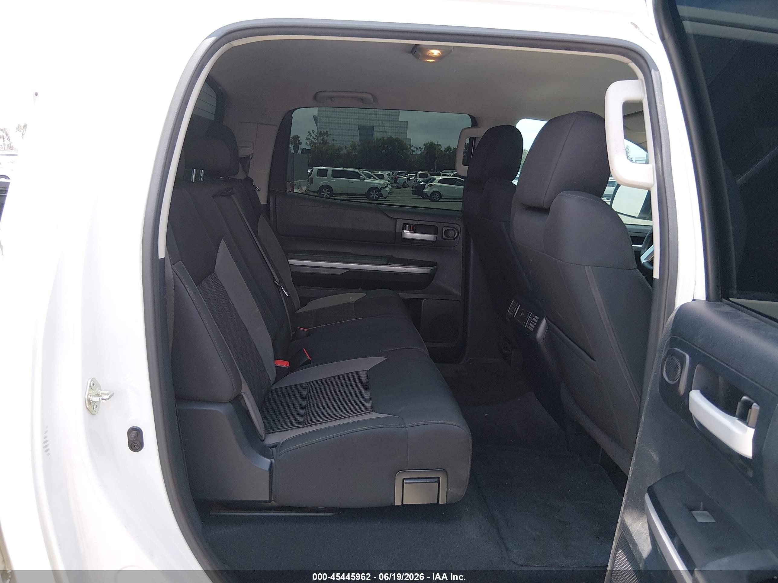2014 Toyota Tundra Sr5 5.7l V8 White vin: 5TFEY5F11EX150984