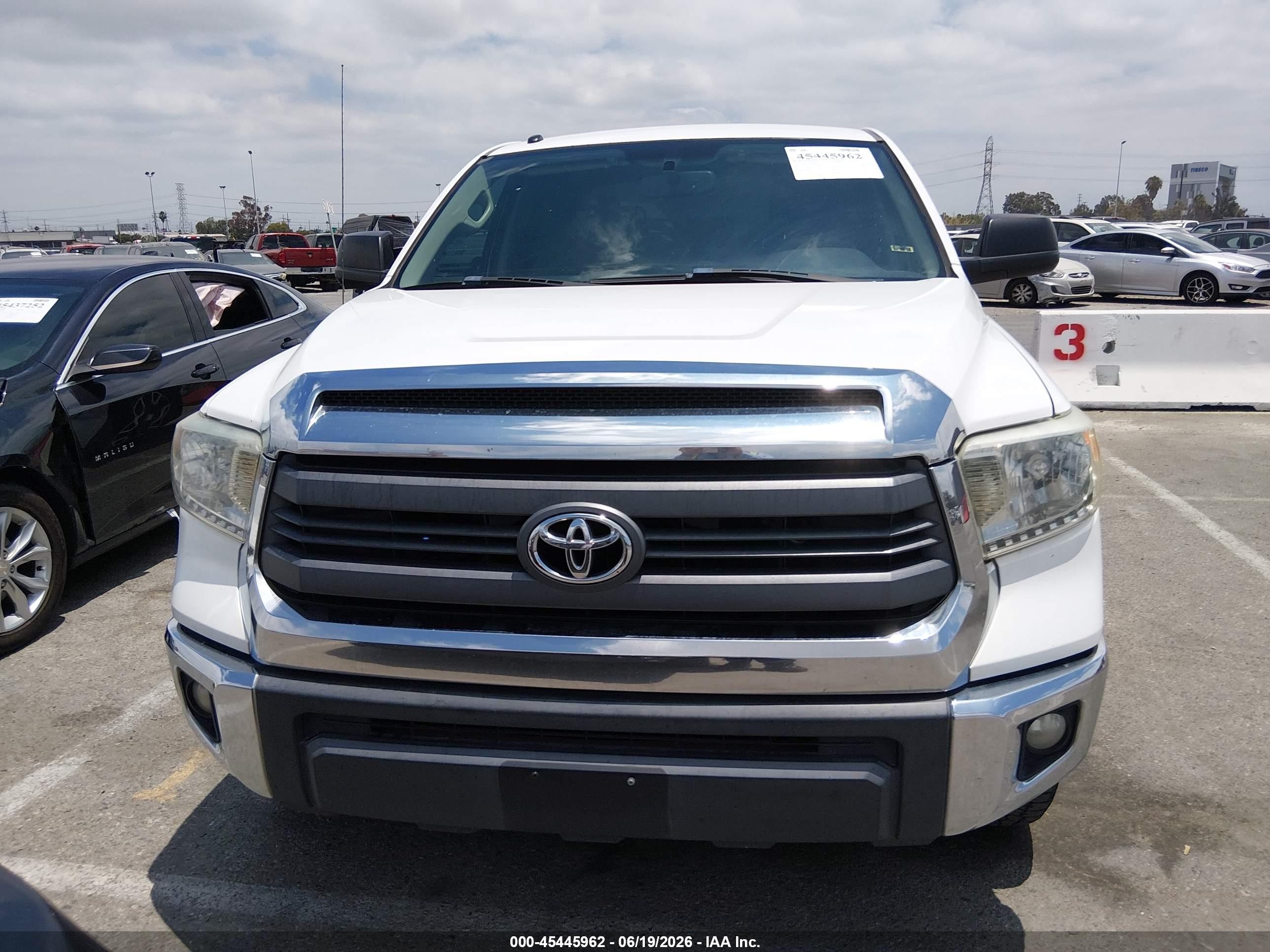 2014 Toyota Tundra Sr5 5.7l V8 White vin: 5TFEY5F11EX150984