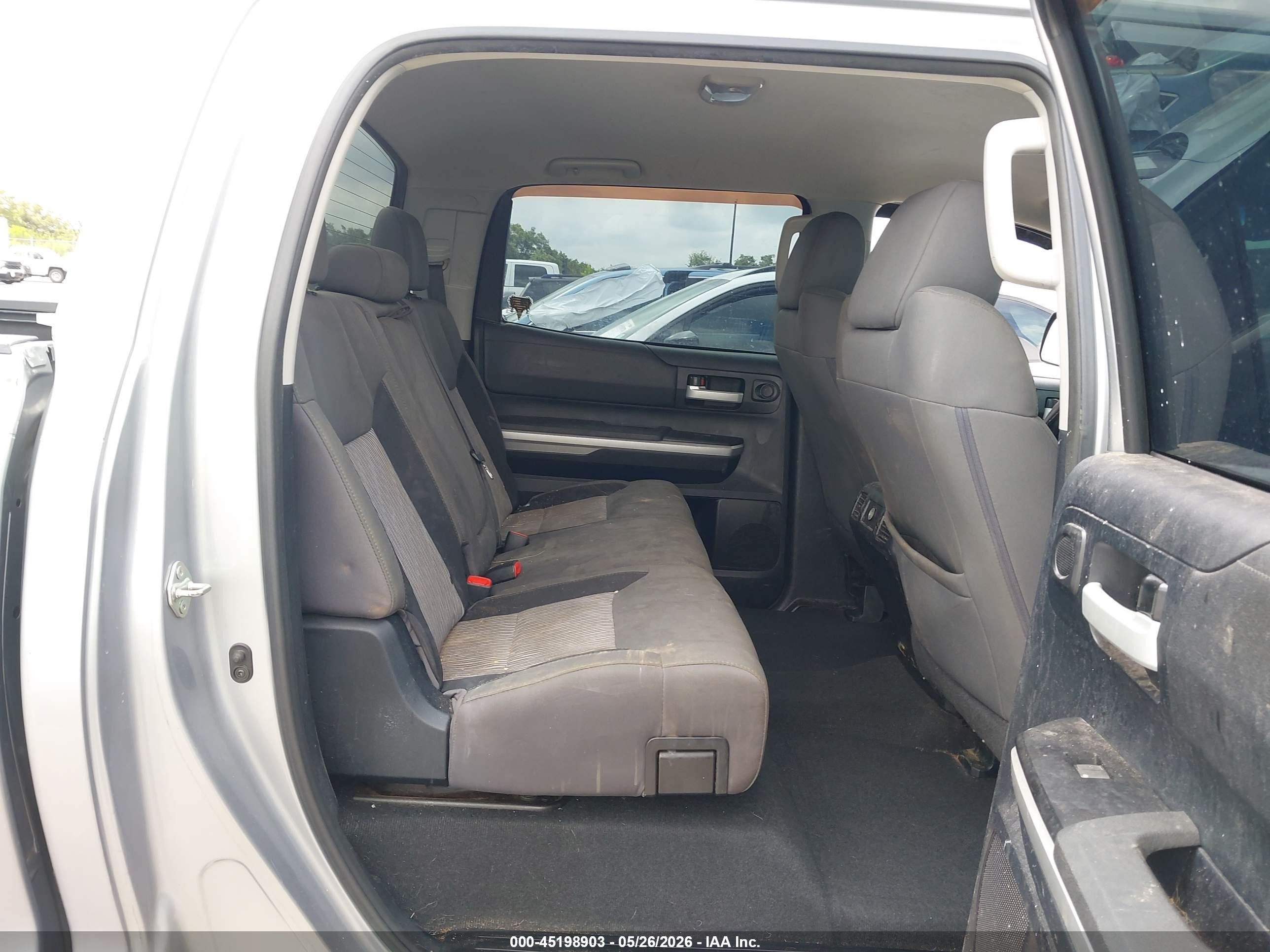 2014 Toyota Tundra Sr5 5.7l V8 Silver vin: 5TFEY5F11EX164951