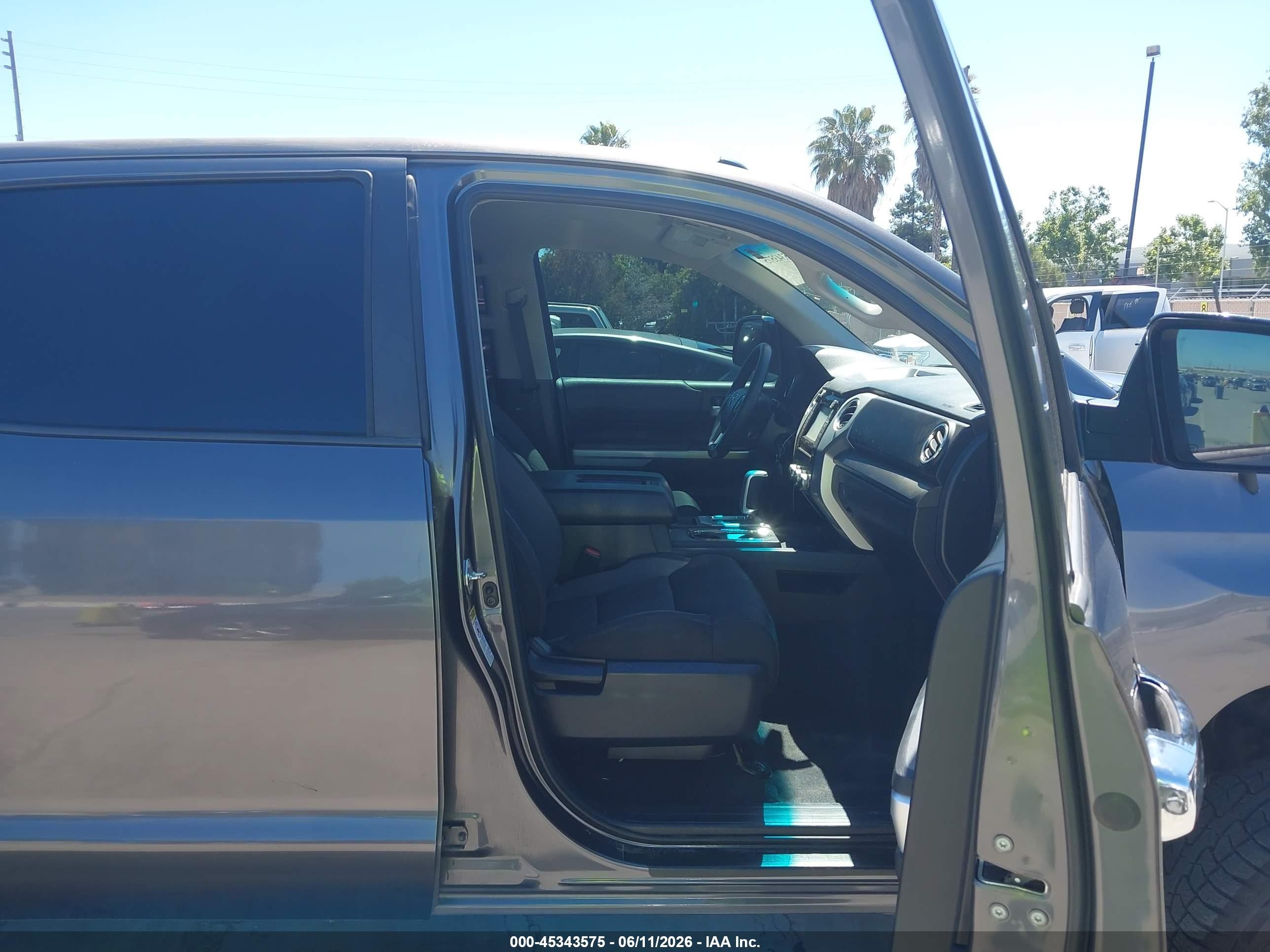 2015 Toyota Tundra Sr5 5.7l V8 Gray vin: 5TFEY5F11FX185106