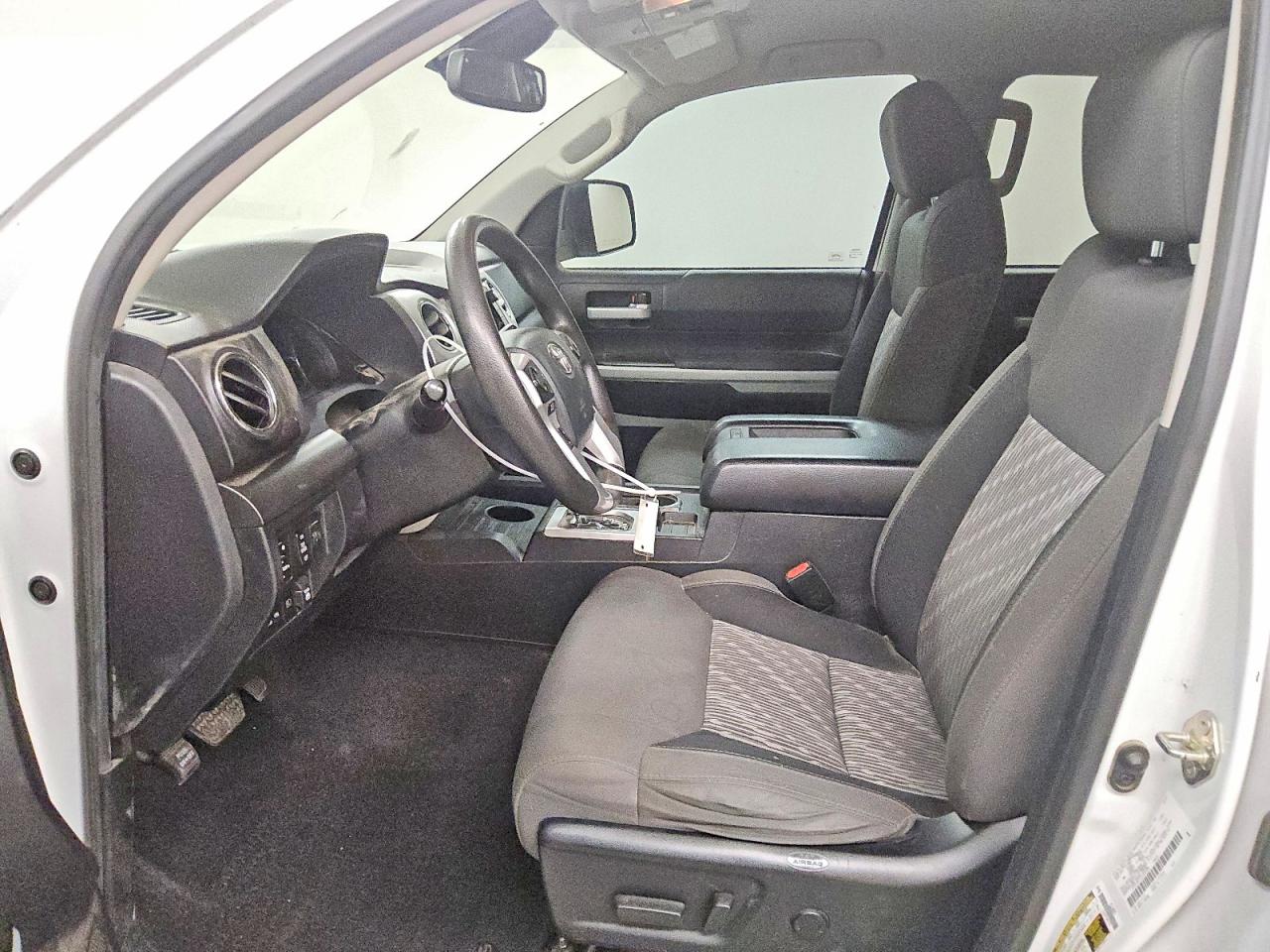 2020 Toyota Tundra Crewmax Sr5 White vin: 5TFEY5F11LX261435