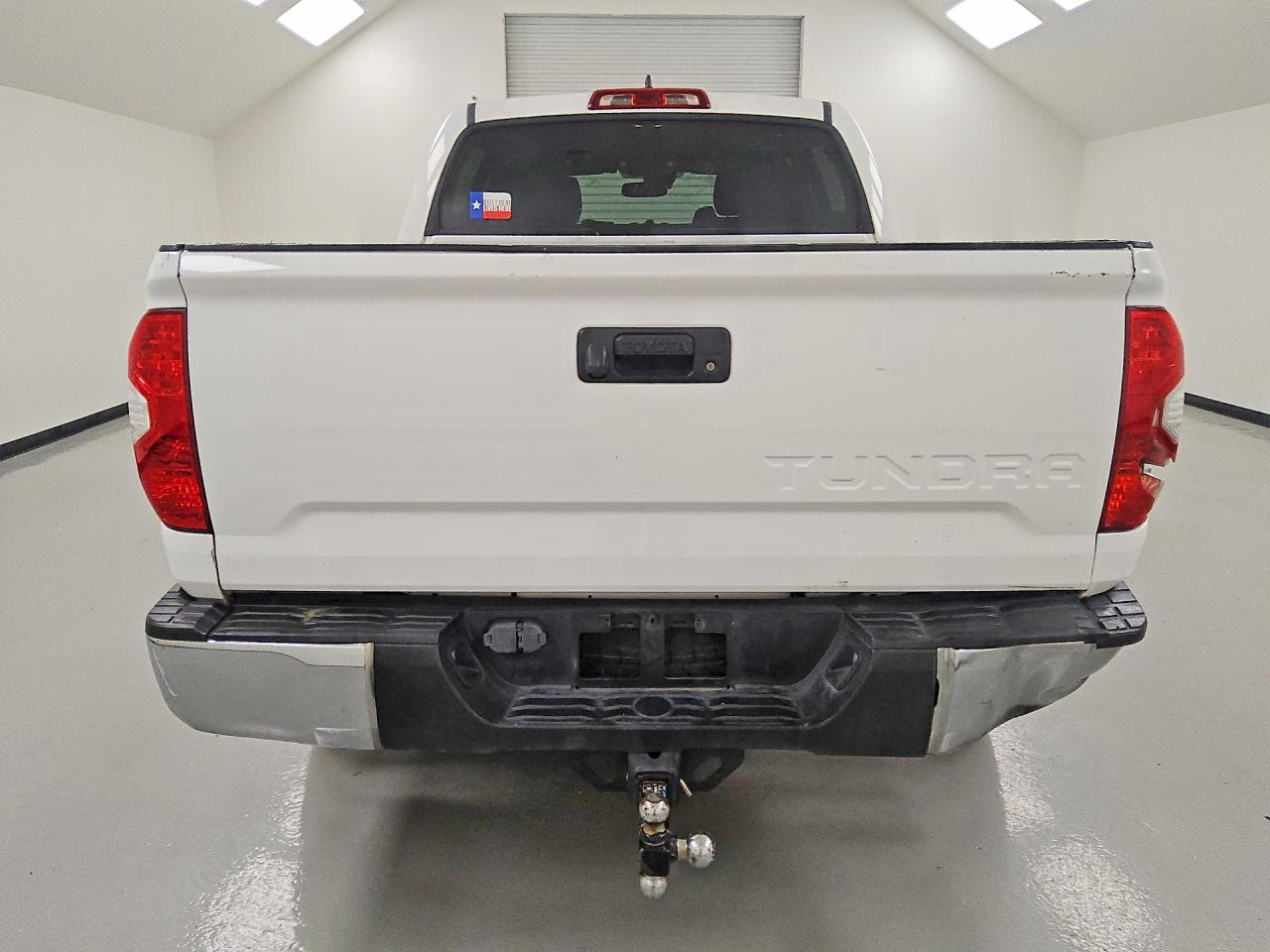 2020 Toyota Tundra Crewmax Sr5 White vin: 5TFEY5F11LX261435