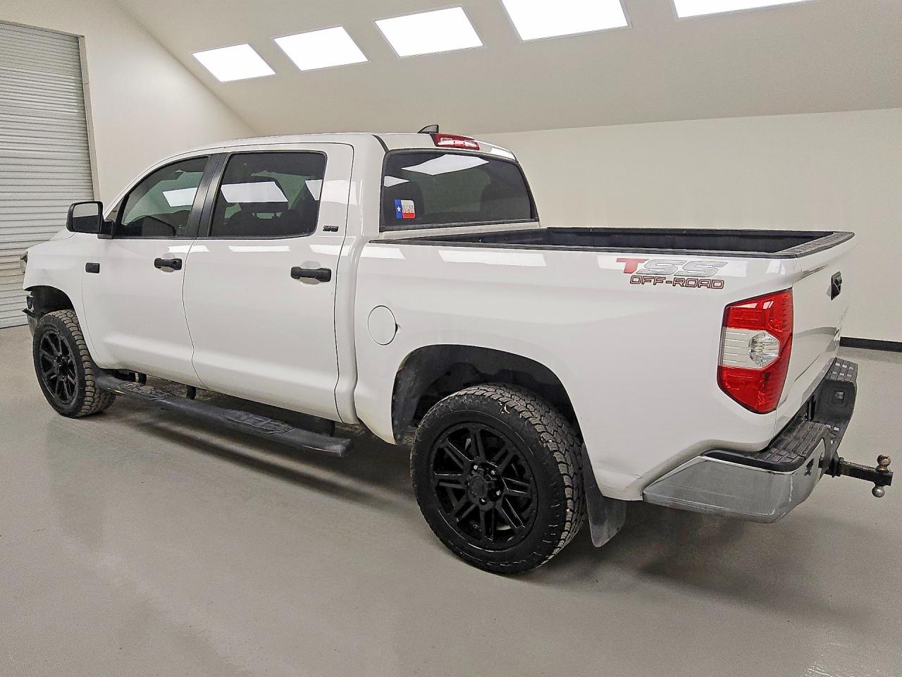 2020 Toyota Tundra Crewmax Sr5 White vin: 5TFEY5F11LX261435