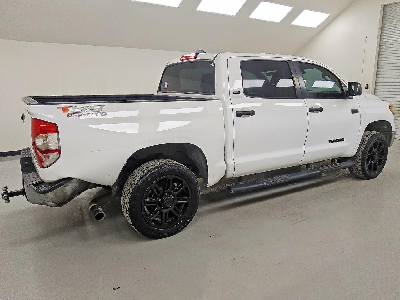2020 Toyota Tundra Crewmax Sr5 White vin: 5TFEY5F11LX261435