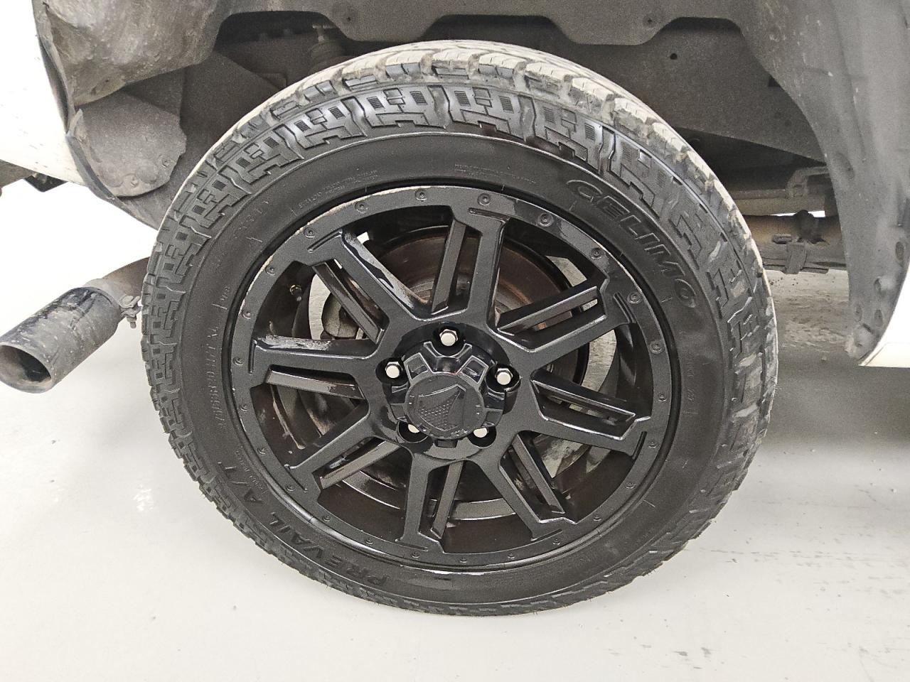 2020 Toyota Tundra Crewmax Sr5 White vin: 5TFEY5F11LX261435 Damage: Right Rear Wheel, Aftermarket, Acceptable