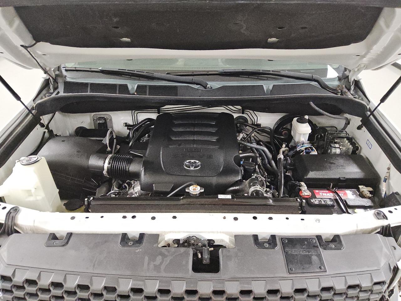 2020 Toyota Tundra Crewmax Sr5 White vin: 5TFEY5F11LX261435 Damage: Fluid Level Coolant, Low Fluid, Unacceptable