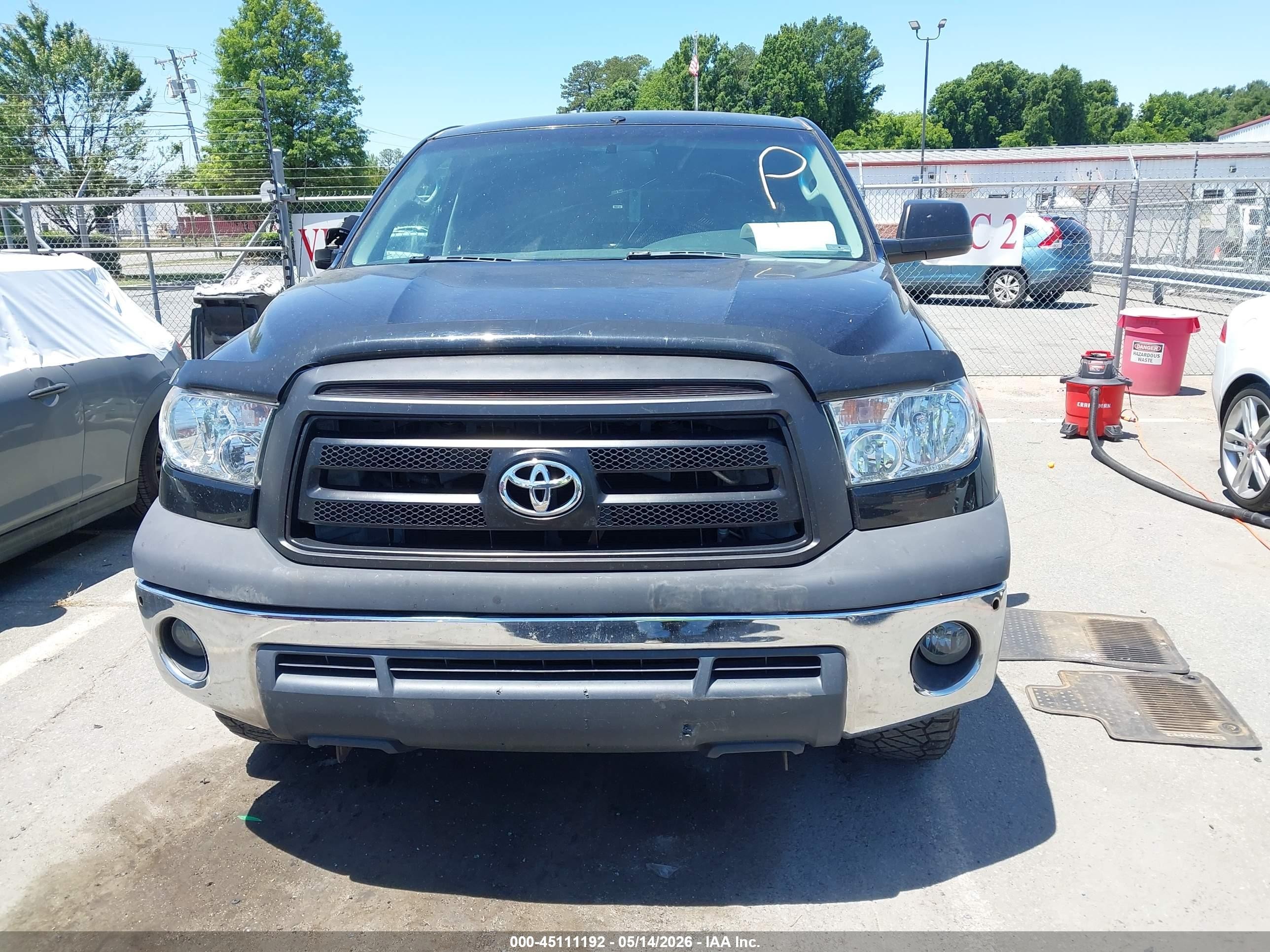 2011 Toyota Tundra Grade 5.7l V8 Черный vin: 5TFEY5F12BX108531