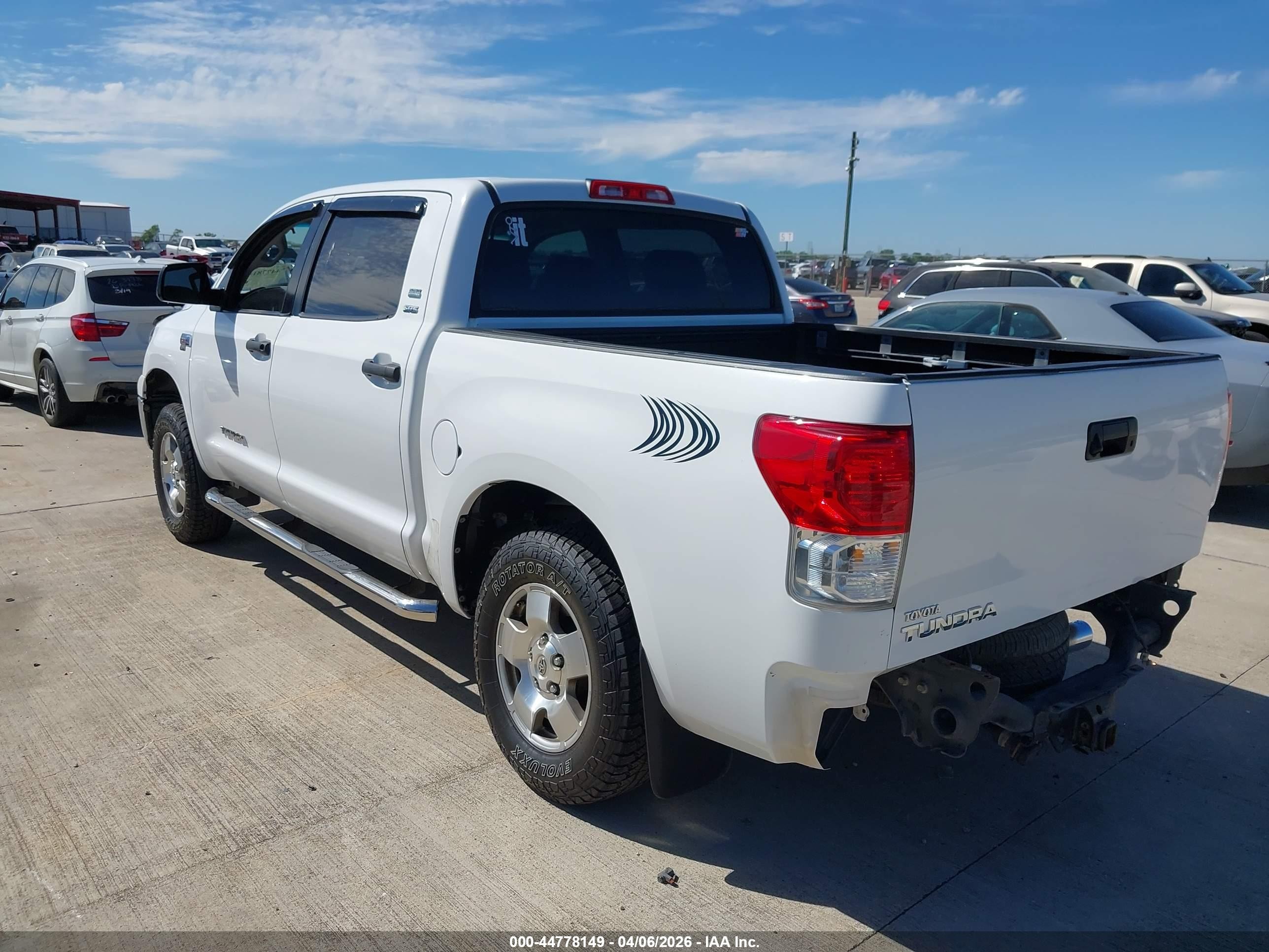 2012 Toyota Tundra Grade 5.7l V8 White vin: 5TFEY5F12CX116243