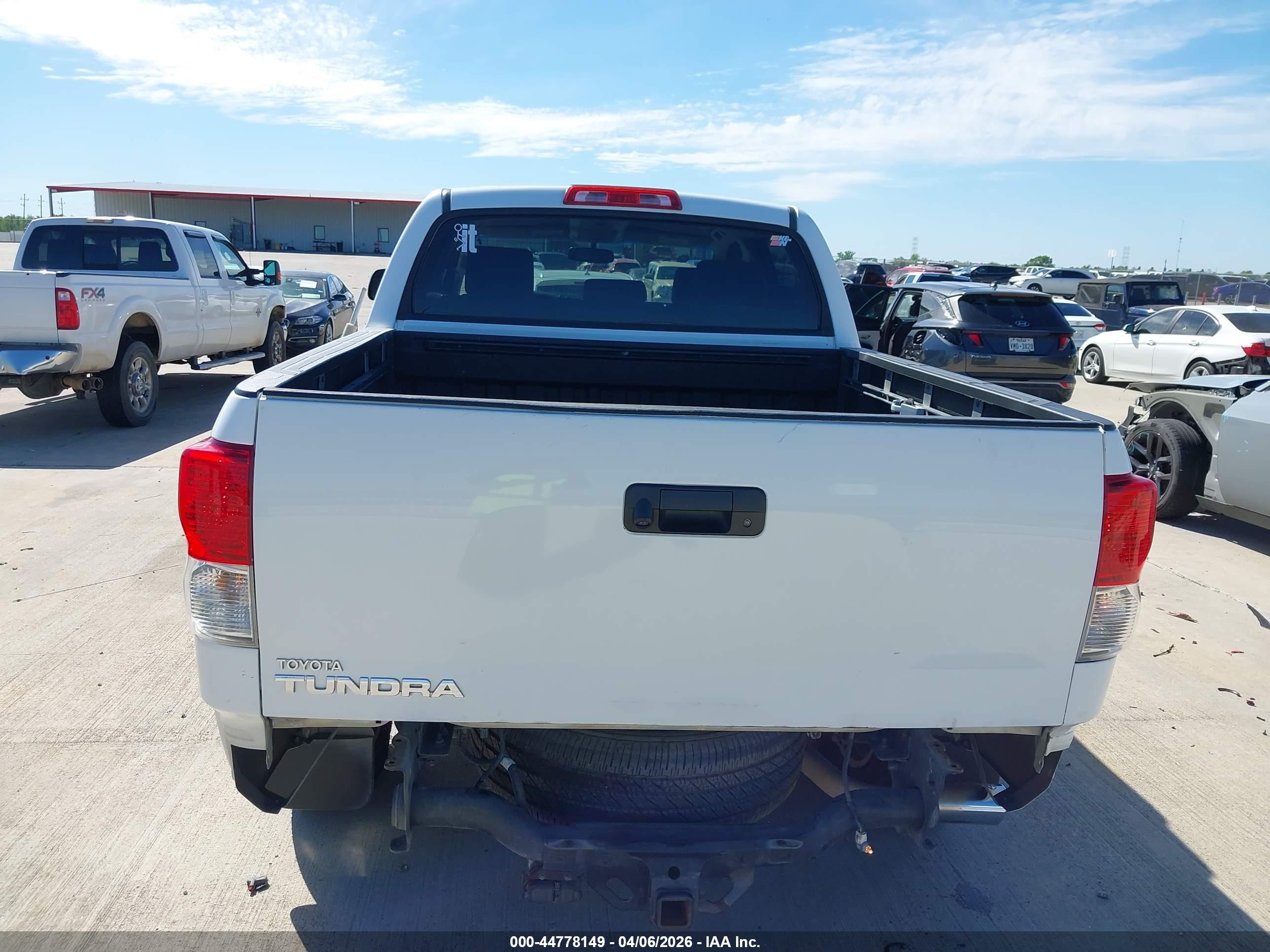2012 Toyota Tundra Grade 5.7l V8 White vin: 5TFEY5F12CX116243
