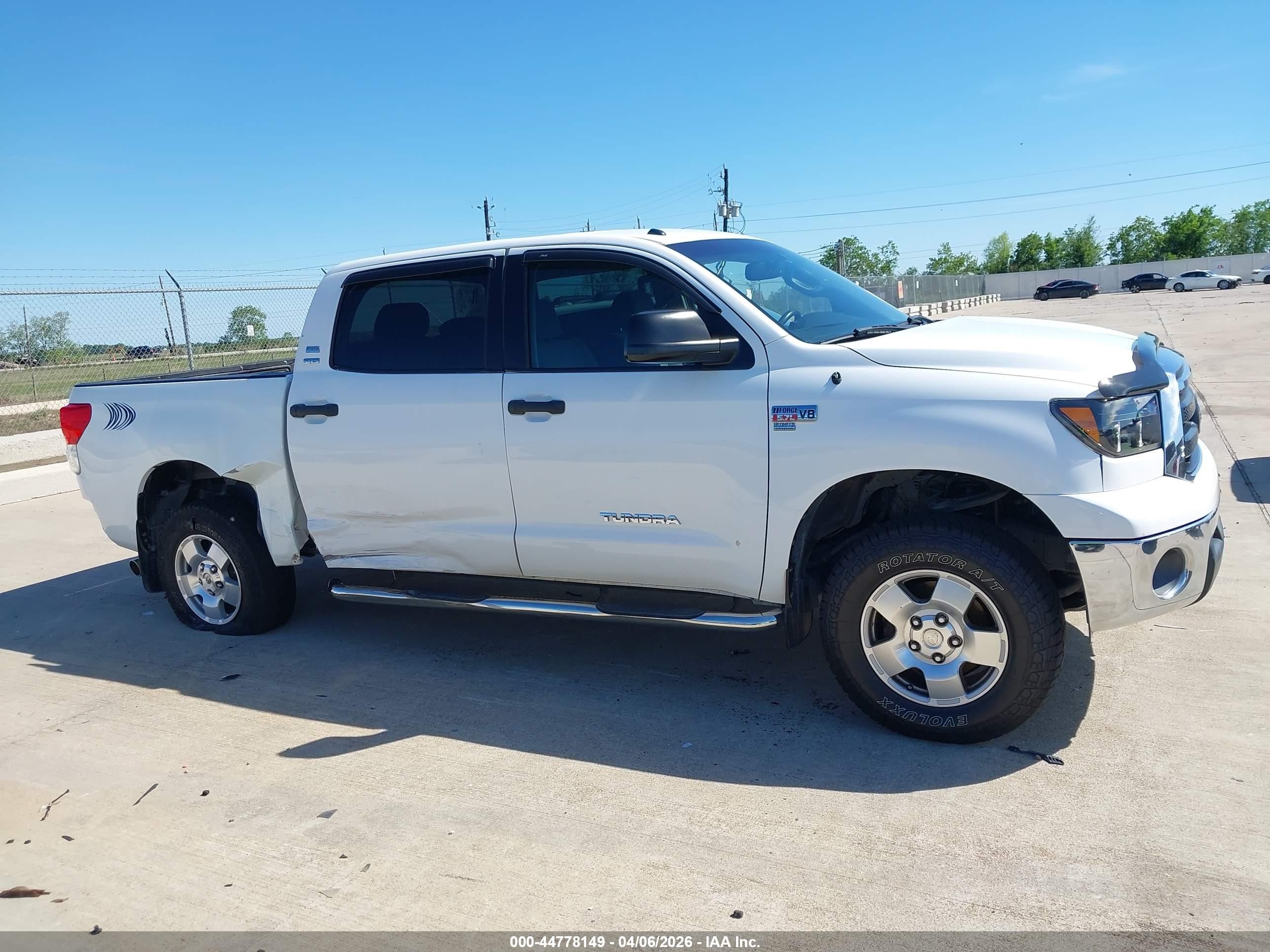 2012 Toyota Tundra Grade 5.7l V8 White vin: 5TFEY5F12CX116243