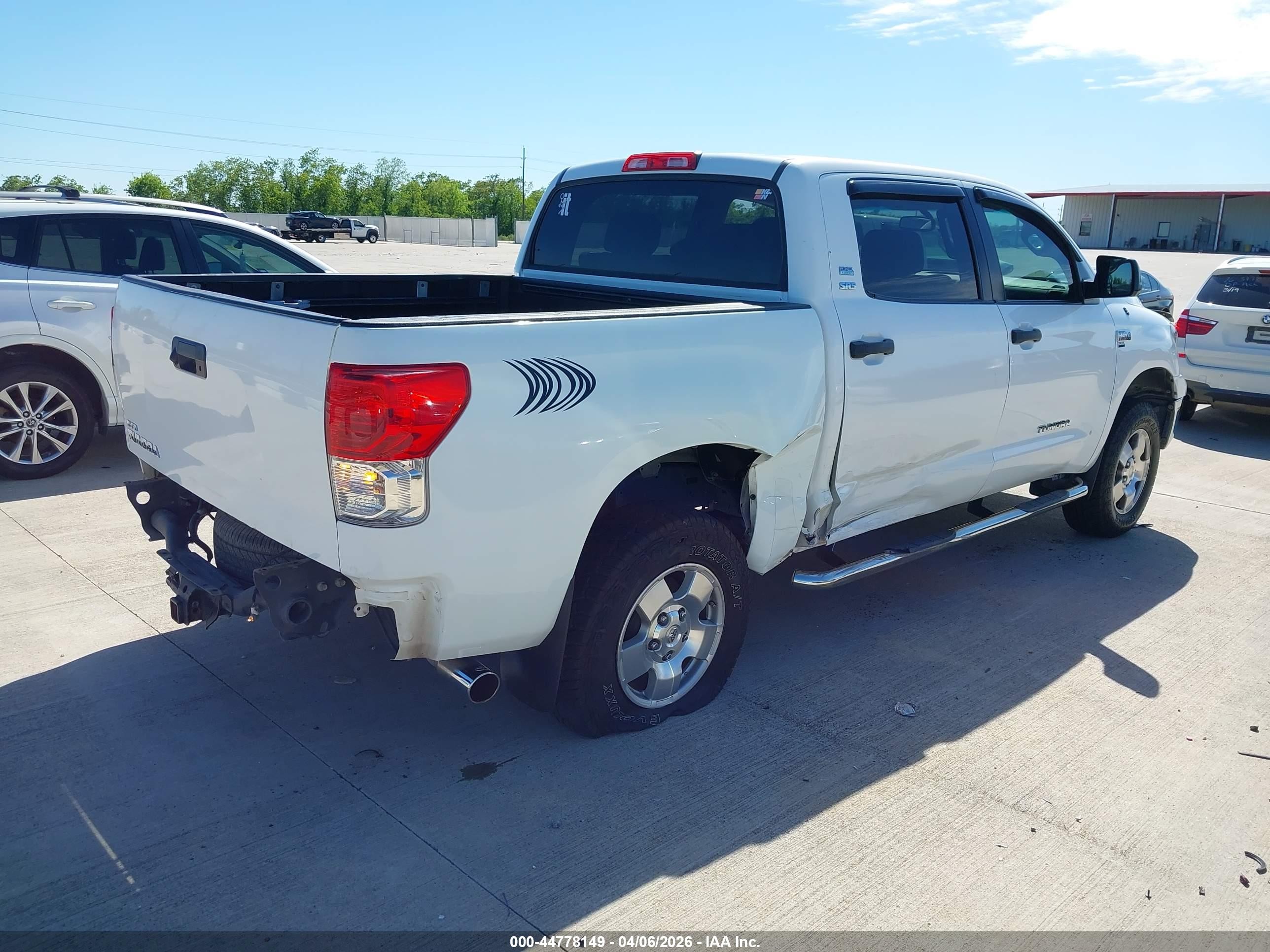 2012 Toyota Tundra Grade 5.7l V8 White vin: 5TFEY5F12CX116243