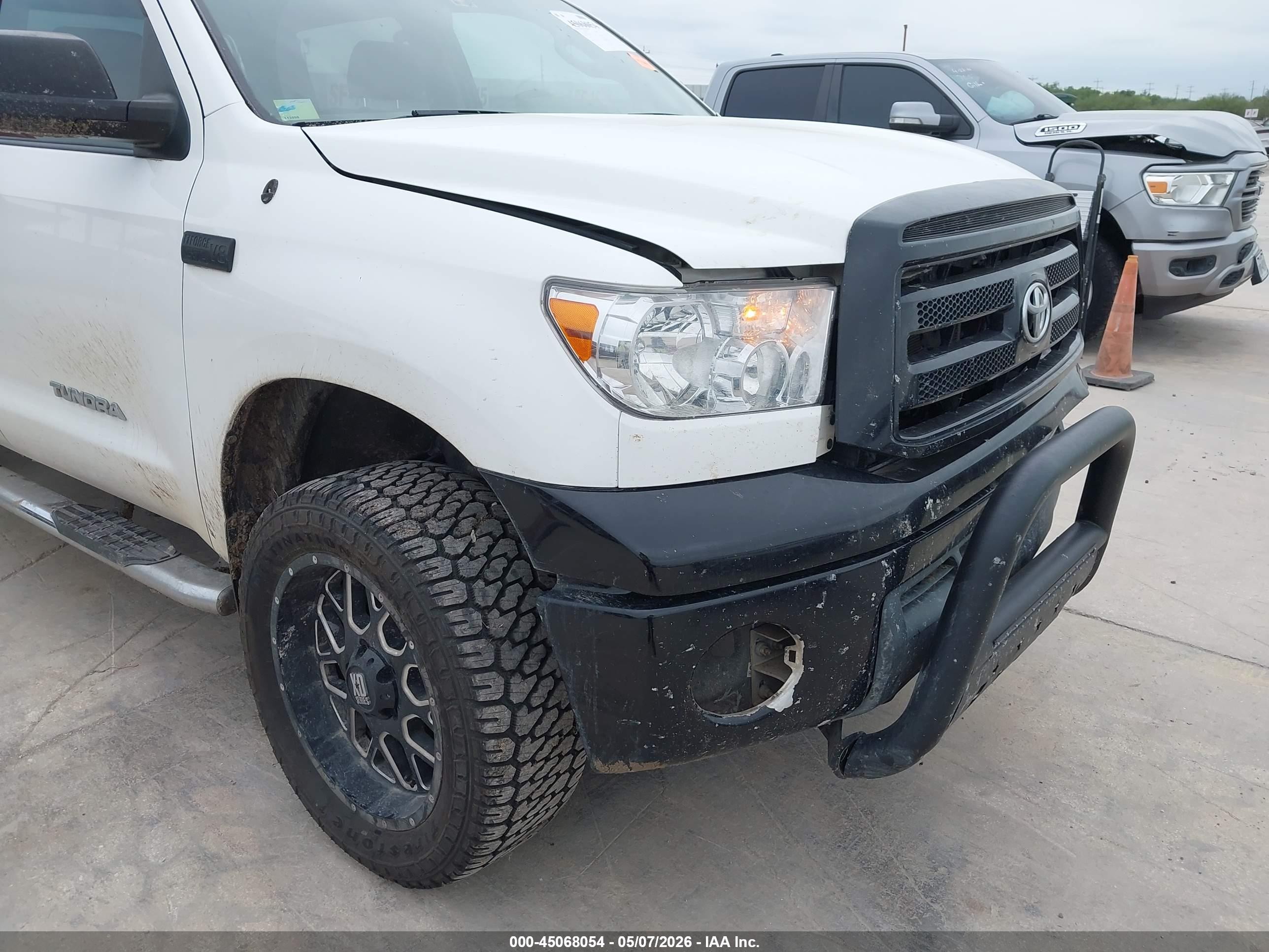 2013 Toyota Tundra Grade 5.7l V8 White vin: 5TFEY5F12DX144366