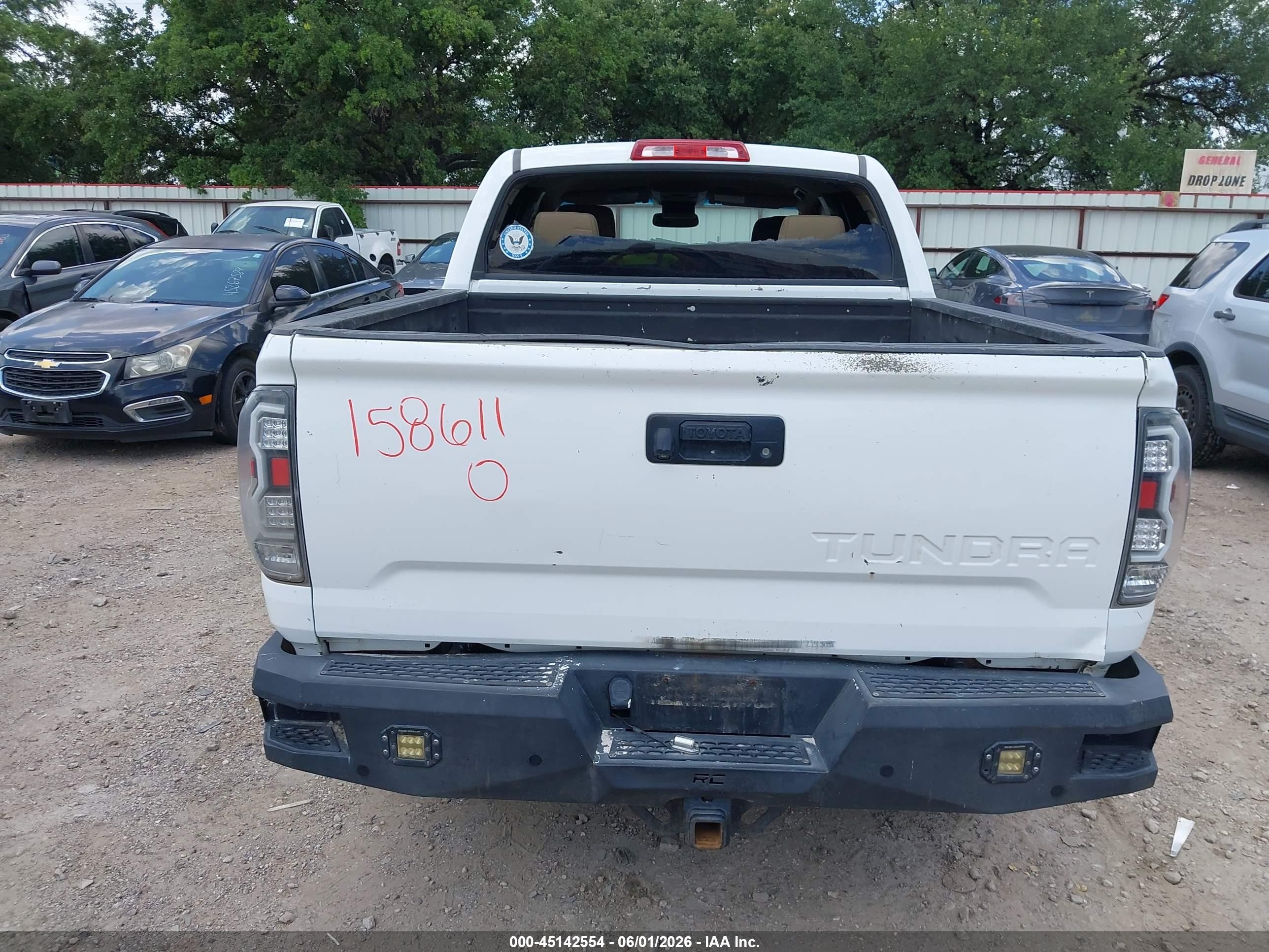 2014 Toyota Tundra Sr5 5.7l V8 White vin: 5TFEY5F12EX158611