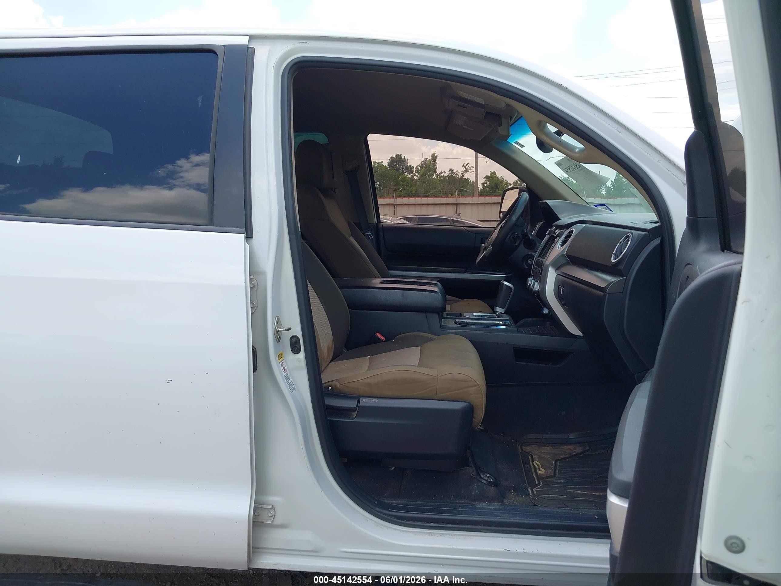 2014 Toyota Tundra Sr5 5.7l V8 White vin: 5TFEY5F12EX158611