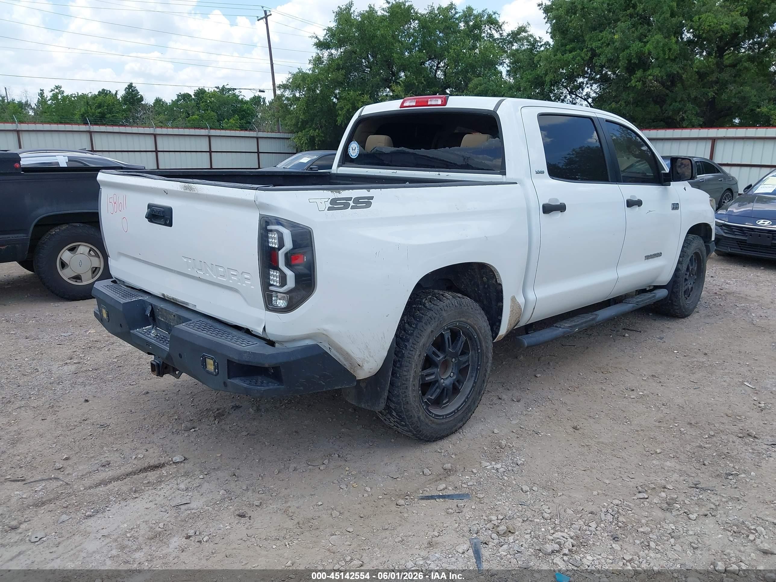 2014 Toyota Tundra Sr5 5.7l V8 White vin: 5TFEY5F12EX158611