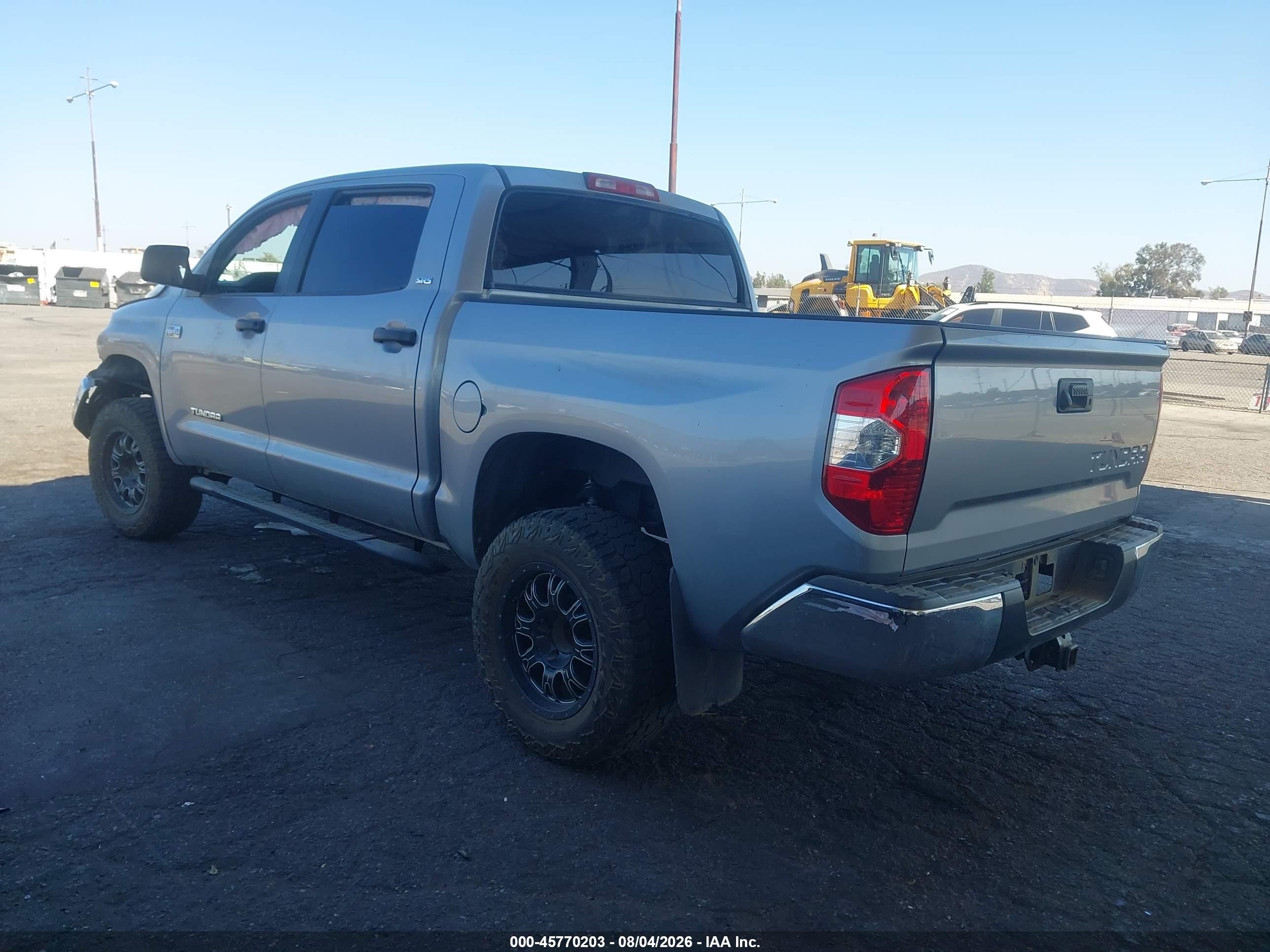 2018 Toyota Tundra Sr5 5.7l V8 Silver vin: 5TFEY5F12JX231261