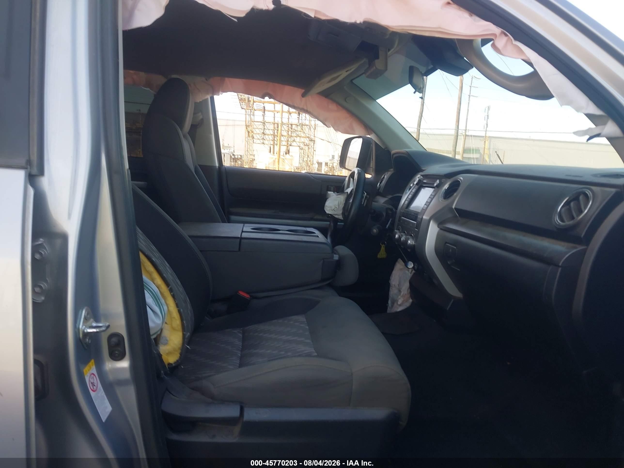 2018 Toyota Tundra Sr5 5.7l V8 Silver vin: 5TFEY5F12JX231261