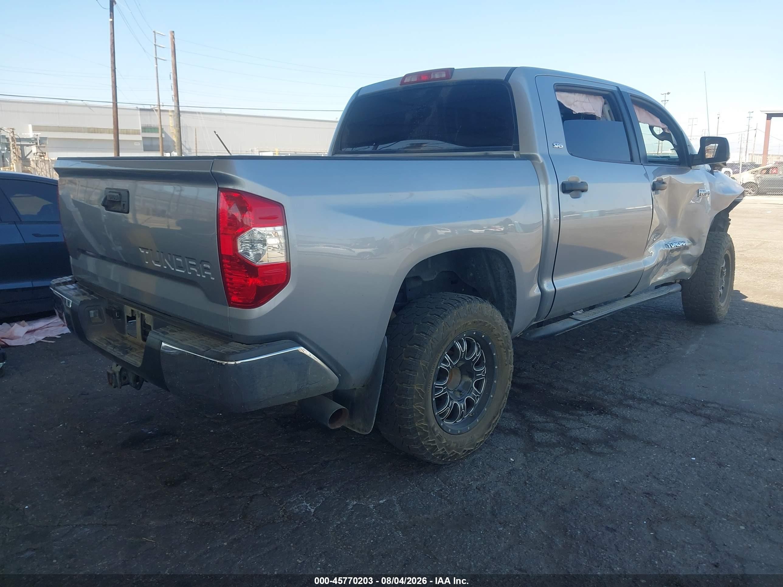2018 Toyota Tundra Sr5 5.7l V8 Silver vin: 5TFEY5F12JX231261