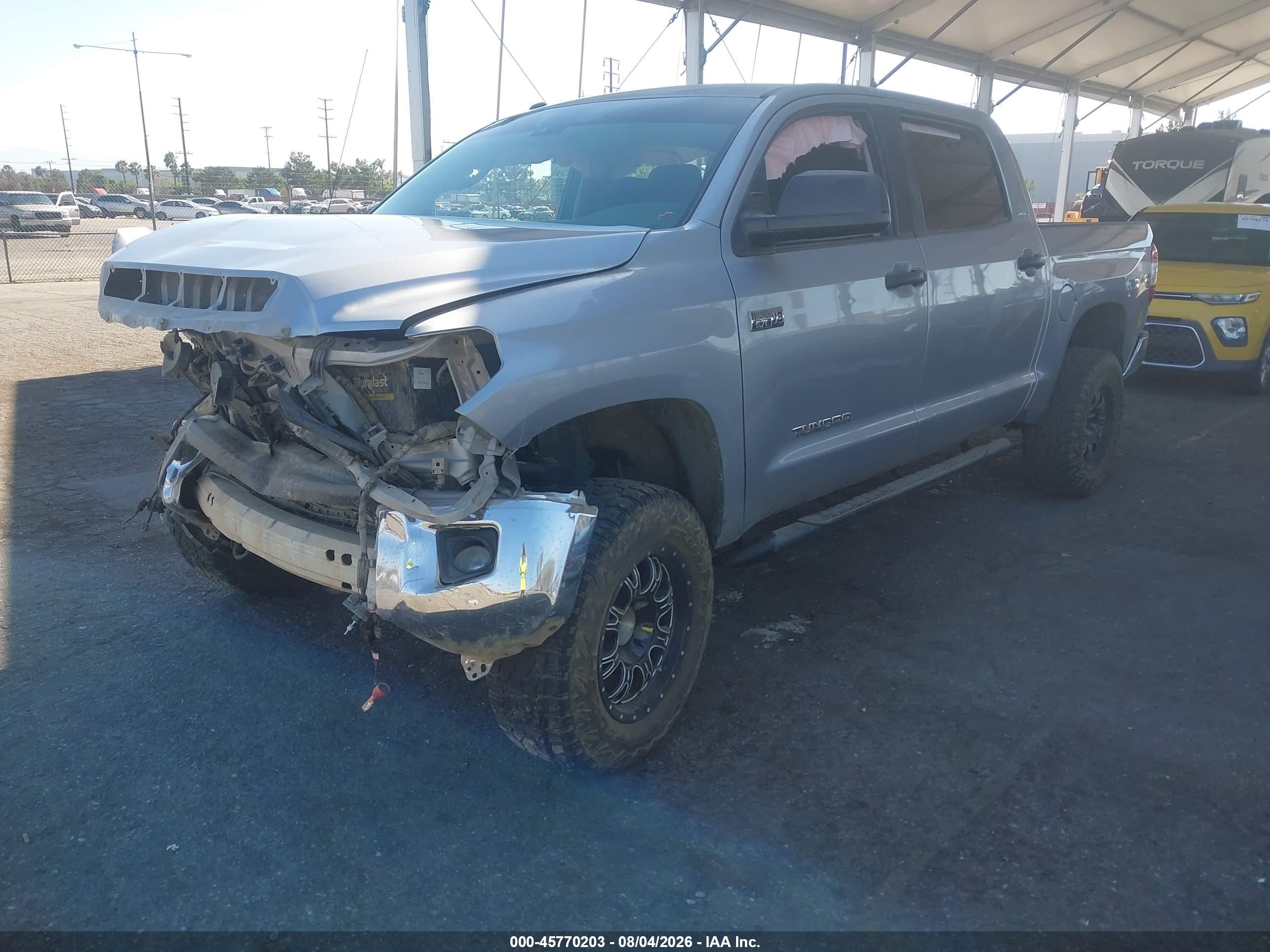 2018 Toyota Tundra Sr5 5.7l V8 Silver vin: 5TFEY5F12JX231261