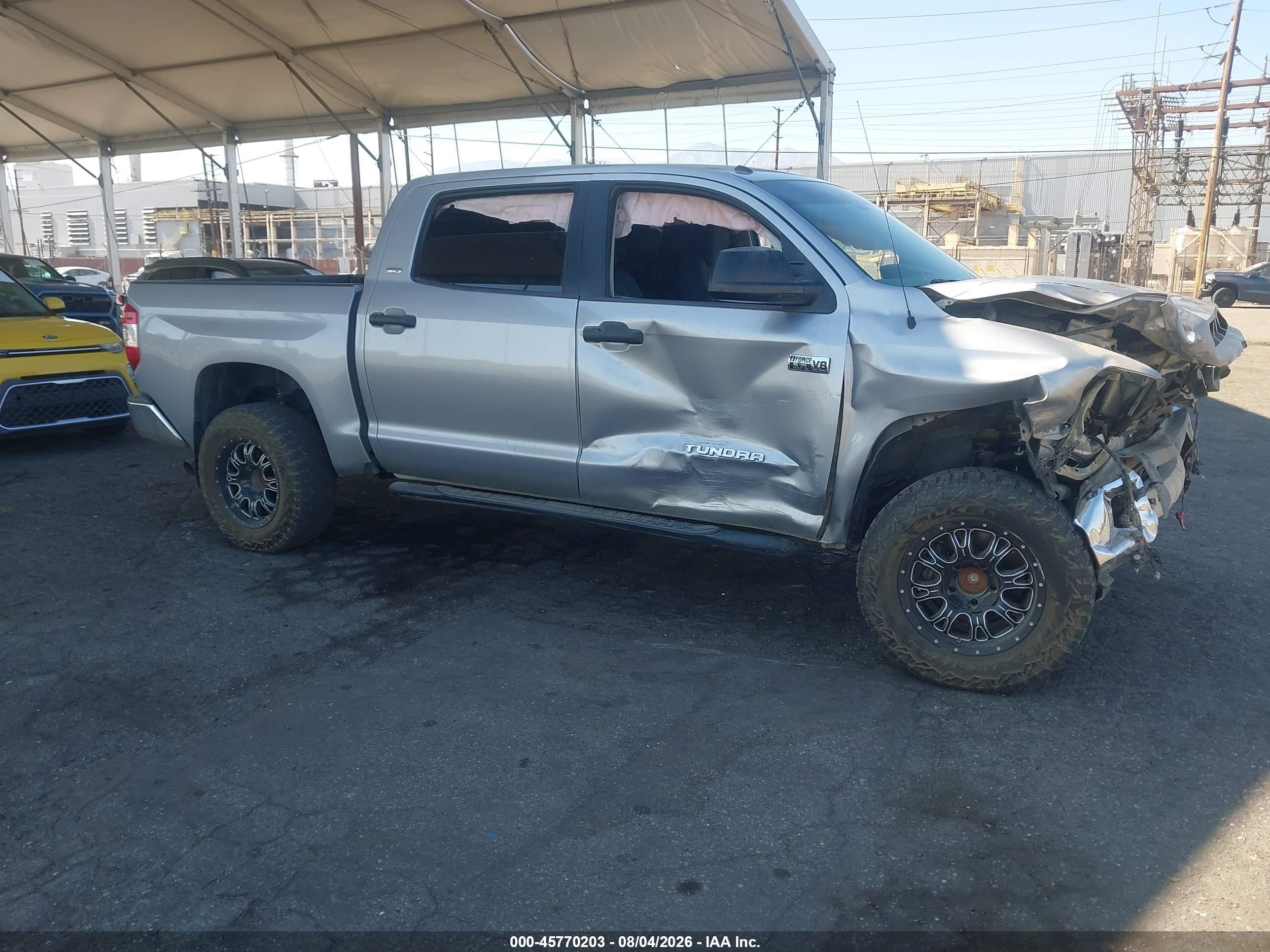 2018 Toyota Tundra Sr5 5.7l V8 Silver vin: 5TFEY5F12JX231261