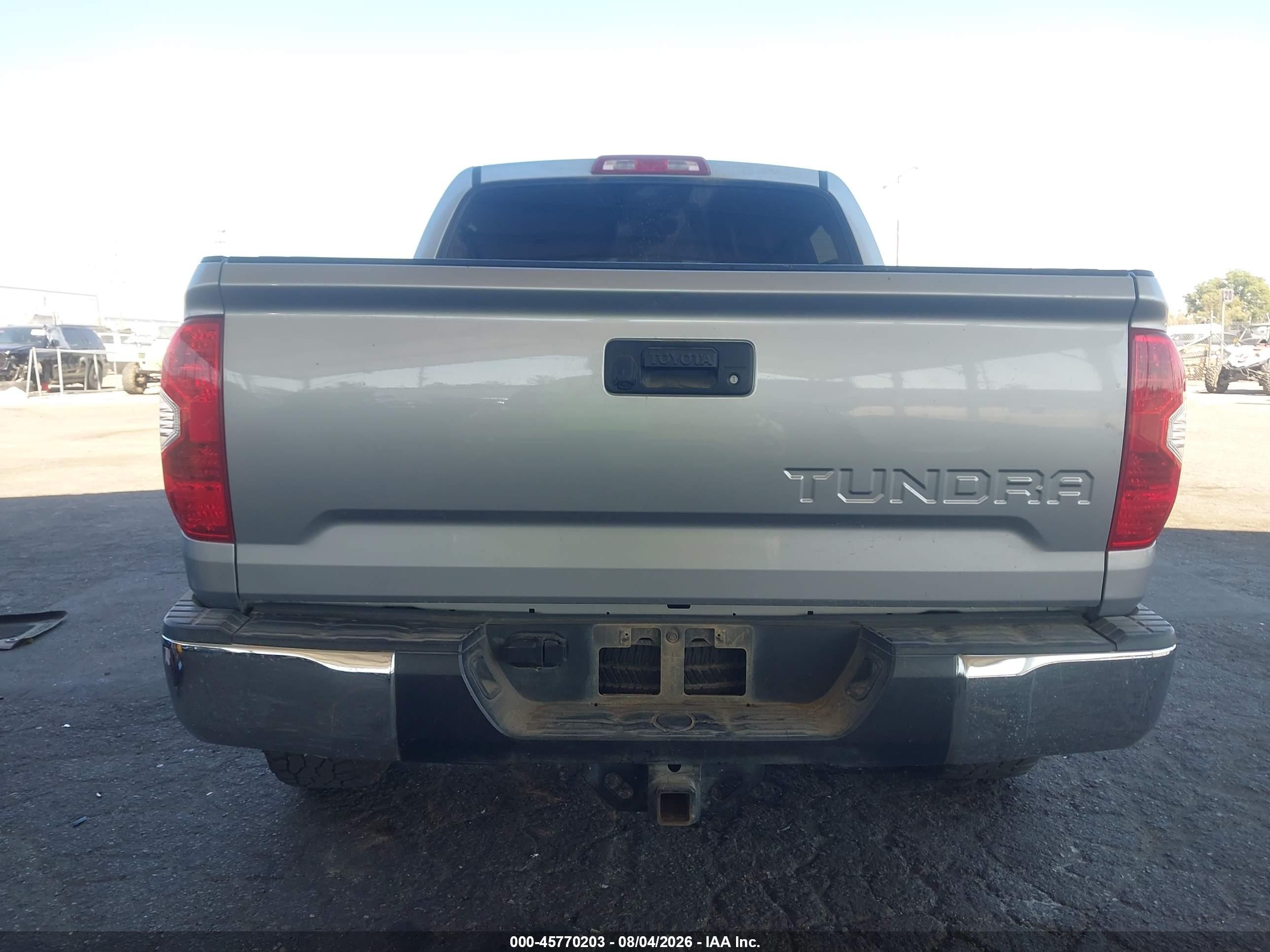 2018 Toyota Tundra Sr5 5.7l V8 Silver vin: 5TFEY5F12JX231261