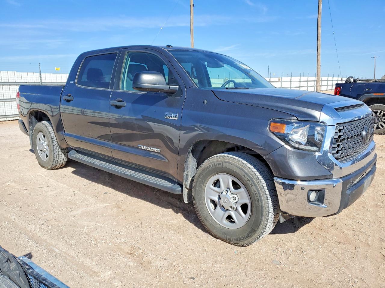 2018 Toyota Tundra Crewmax Sr5 Угольный vin: 5TFEY5F12JX240400
