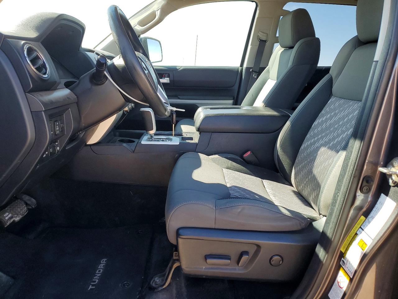 2018 Toyota Tundra Crewmax Sr5 Угольный vin: 5TFEY5F12JX240400