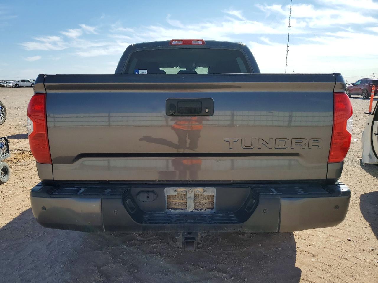 2018 Toyota Tundra Crewmax Sr5 Угольный vin: 5TFEY5F12JX240400