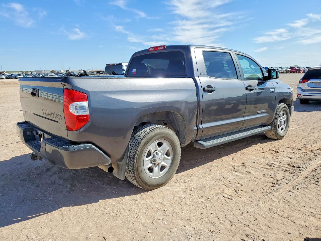 2018 Toyota Tundra Crewmax Sr5 Угольный vin: 5TFEY5F12JX240400
