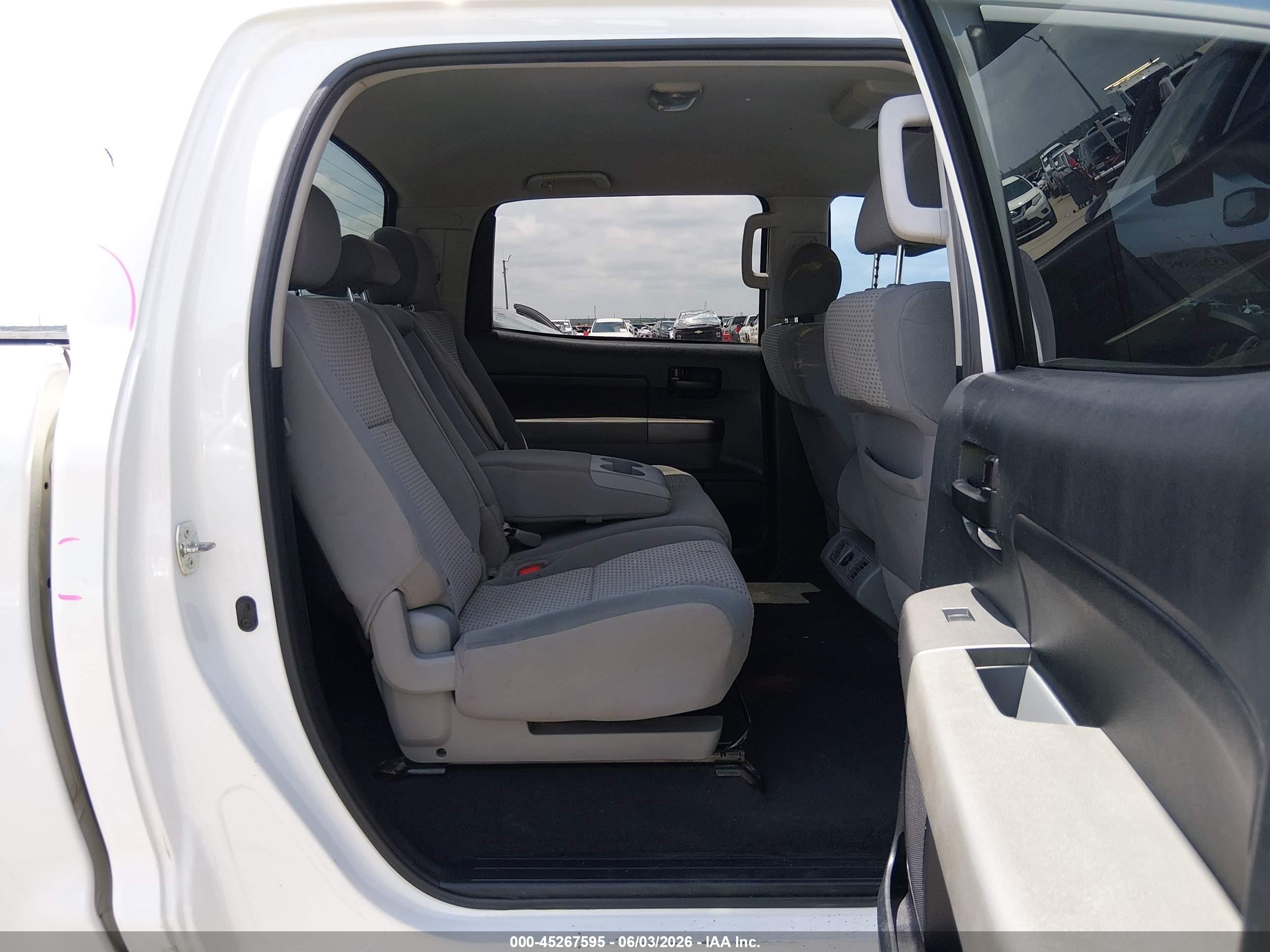 2012 Toyota Tundra Grade 5.7l V8 Белый vin: 5TFEY5F14CX122559