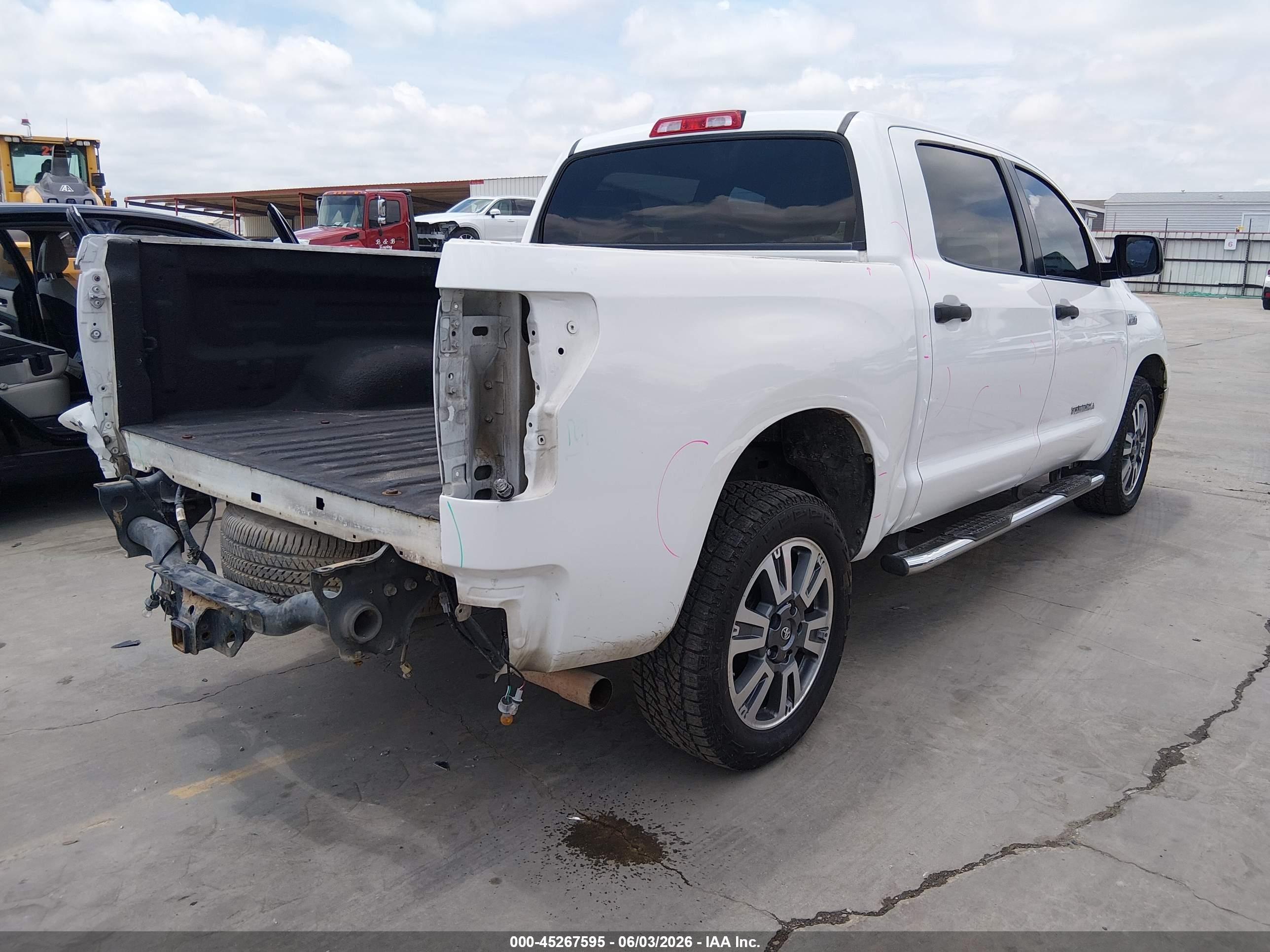 2012 Toyota Tundra Grade 5.7l V8 Белый vin: 5TFEY5F14CX122559