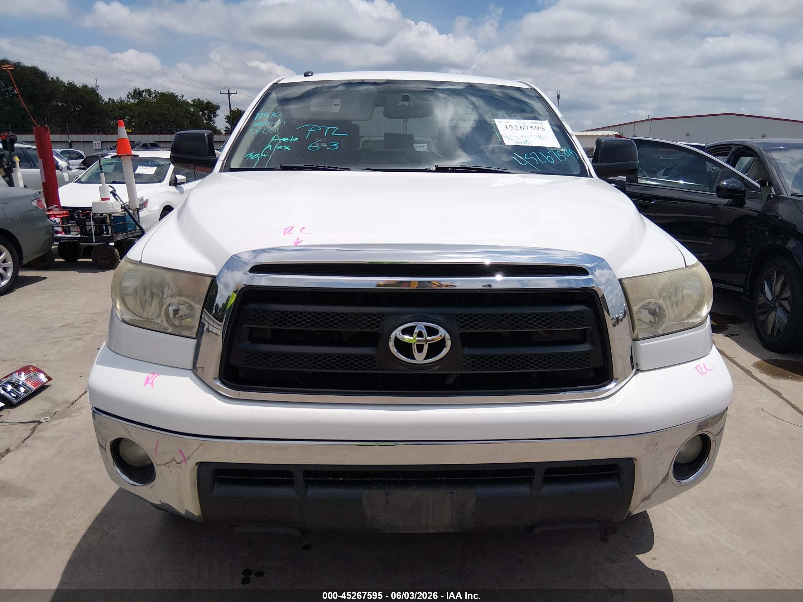2012 Toyota Tundra Grade 5.7l V8 Белый vin: 5TFEY5F14CX122559