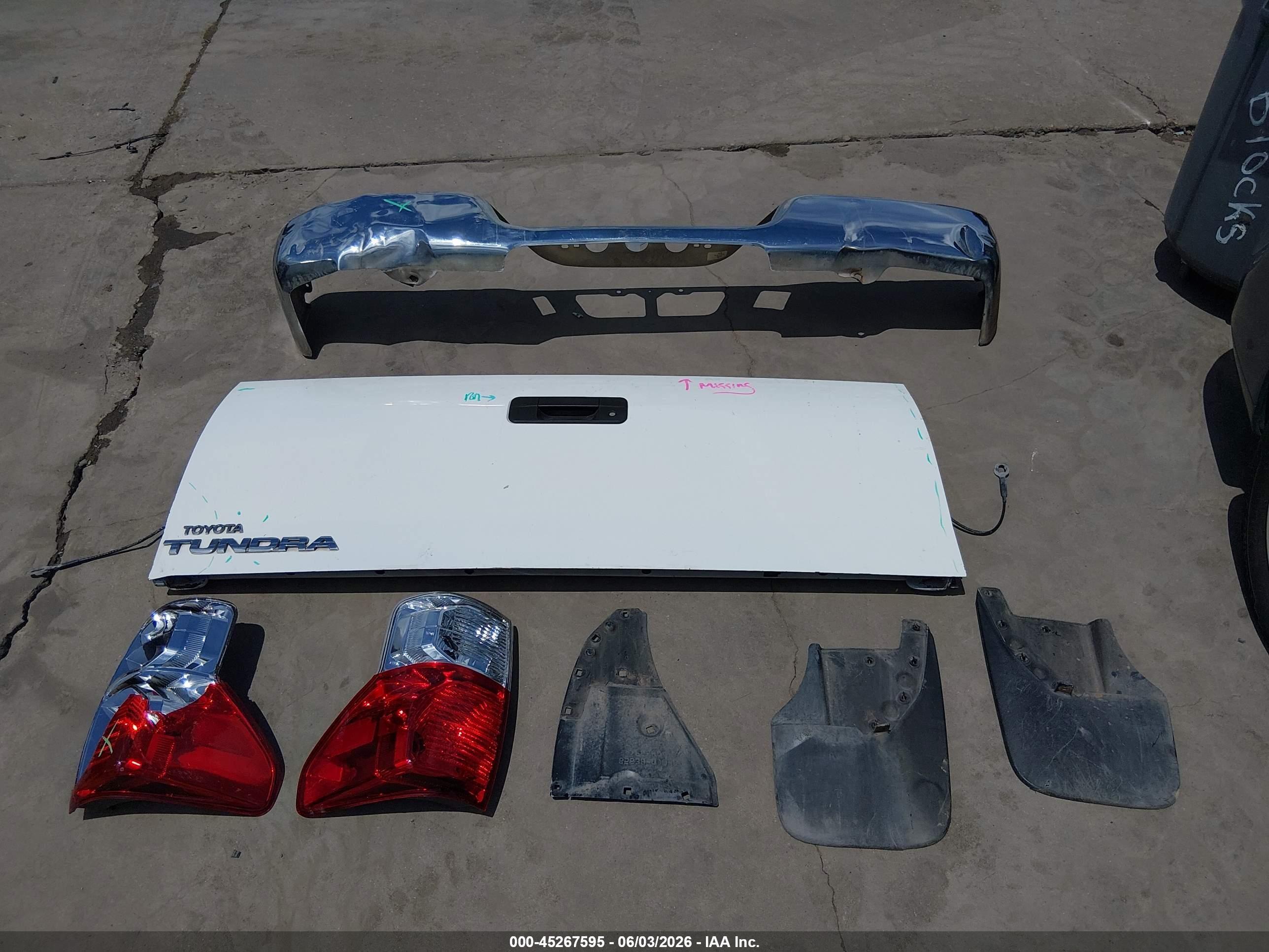 2012 Toyota Tundra Grade 5.7l V8 Белый vin: 5TFEY5F14CX122559